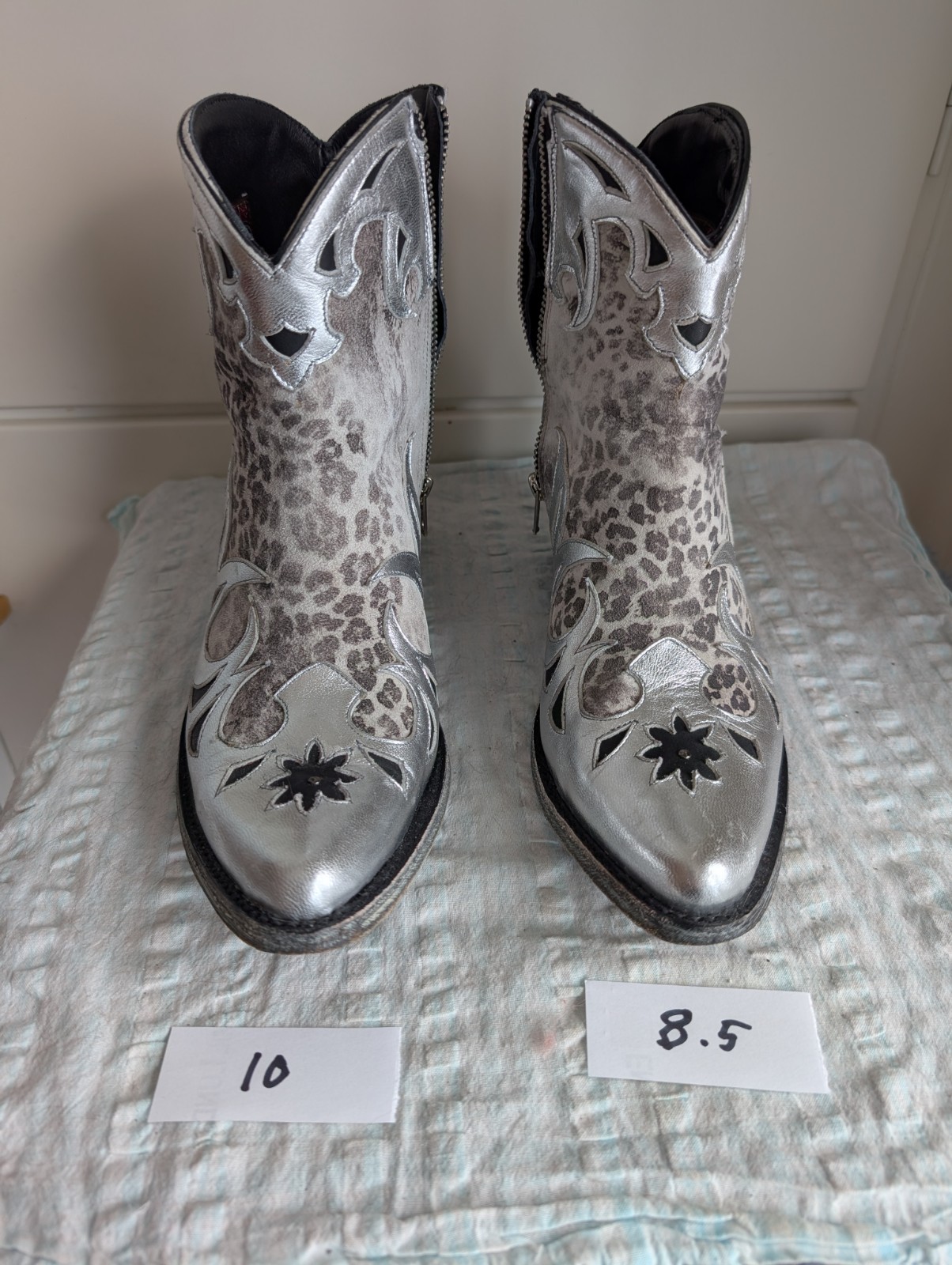 OLD GRINGO MISS MATCH PHIA COWBOY BOOTS RIGHT BOOT US10 LEFT BOOT US8.5