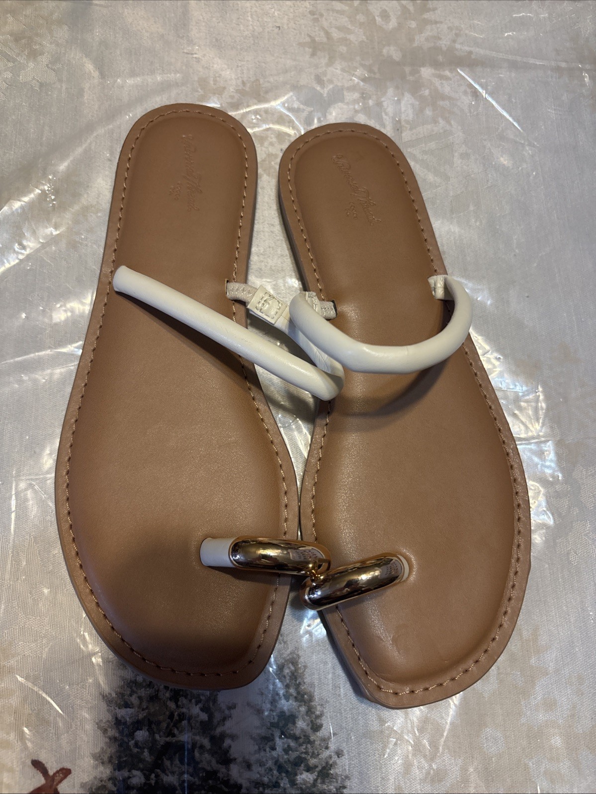 Universal Thread Flats Women’s Size 7 1/2 Brown/white/gold Sandal Flip Flops
