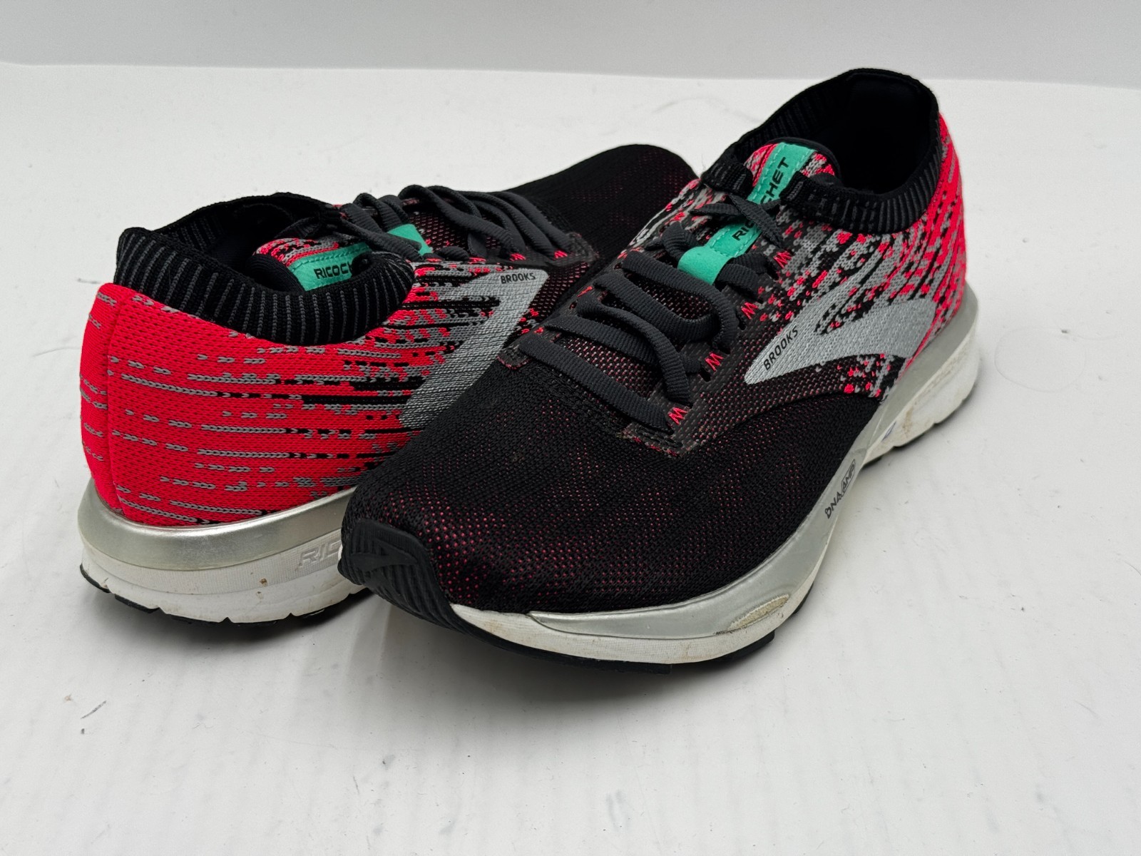 Brooks Ricochet Women’s Sneakers Size 8.5 B Black Athletic Shoes