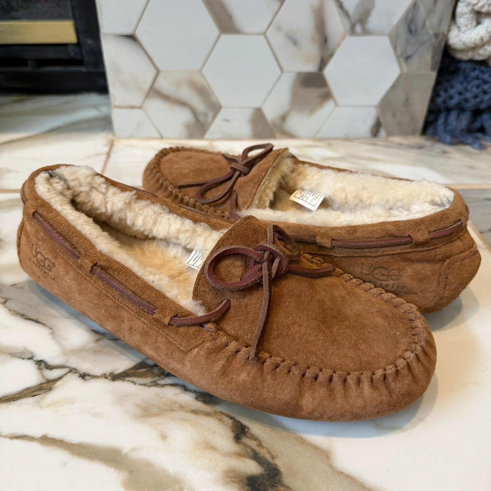 UGG Australia Dakota Chestnut Suede Sheepskin Moccasin Slippers Womens 8 5612