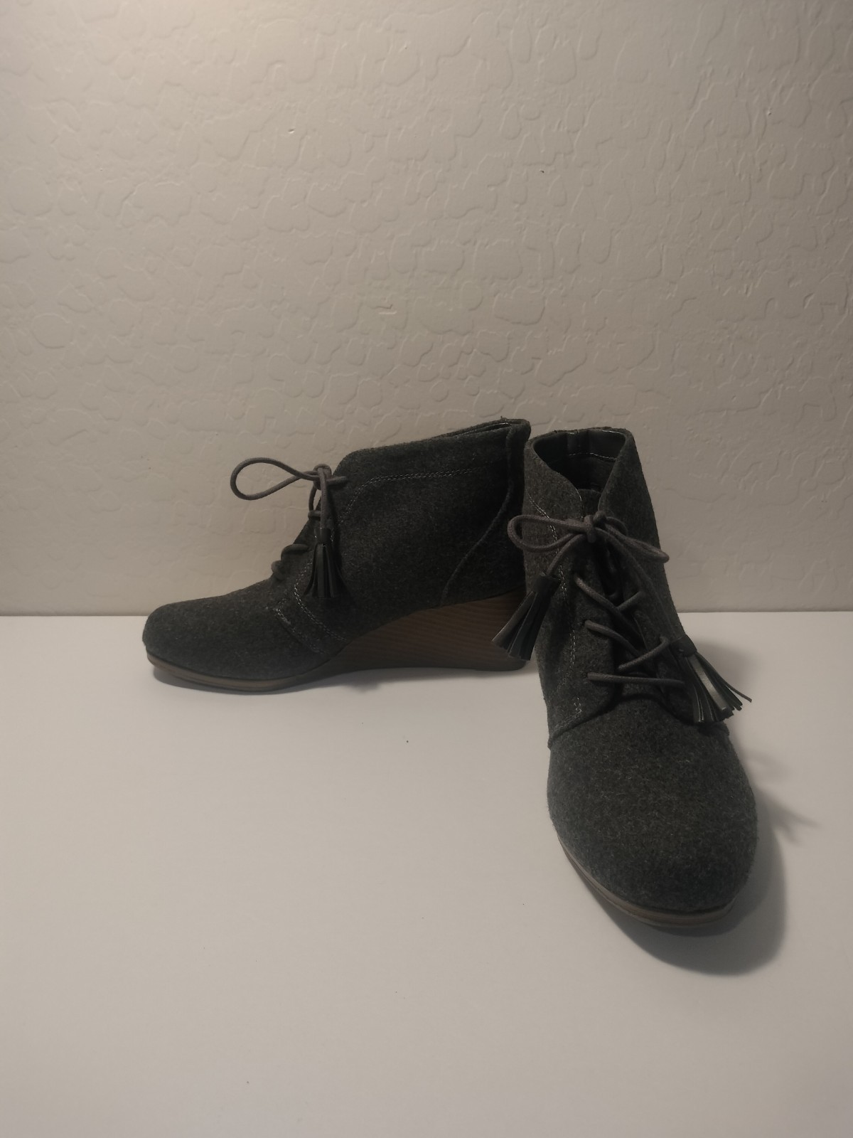 Dr Scholls Boots Women’s 7M Dakota Tassel Desert Wedge Lace Up Bootie Gray
