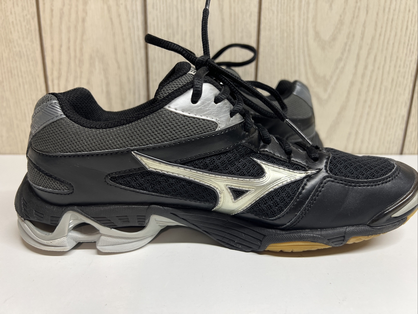 Mizuno Volleyball Shoes Womens Wave Bolt 6 Black Silver Size 9 Sports Excellent!