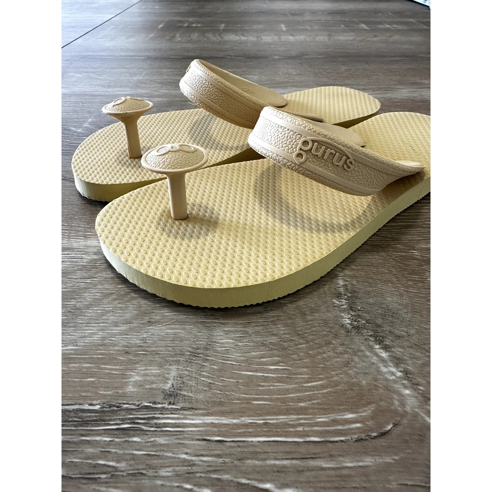 Gurus Natural Rubber Flip Flop Sandals Beige Cream Women’s Size 5 / Small