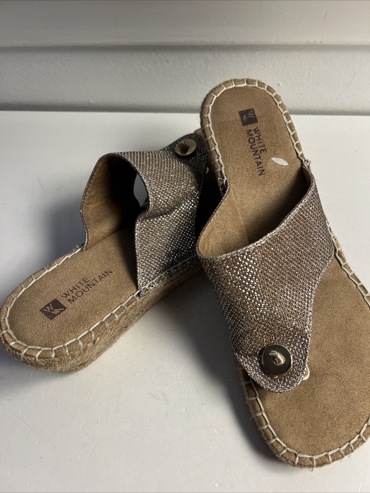 WHITE MOUNTAIN SANDALS SIZE 5.5M Brown Gold Top Open Toe And Back Boho