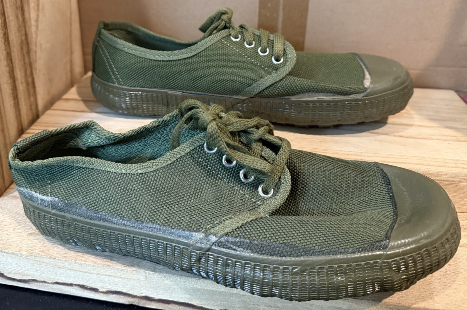 Women’s Size 6 US (230) Army Green Fashion Lace Up Tennis Shoes- A2000