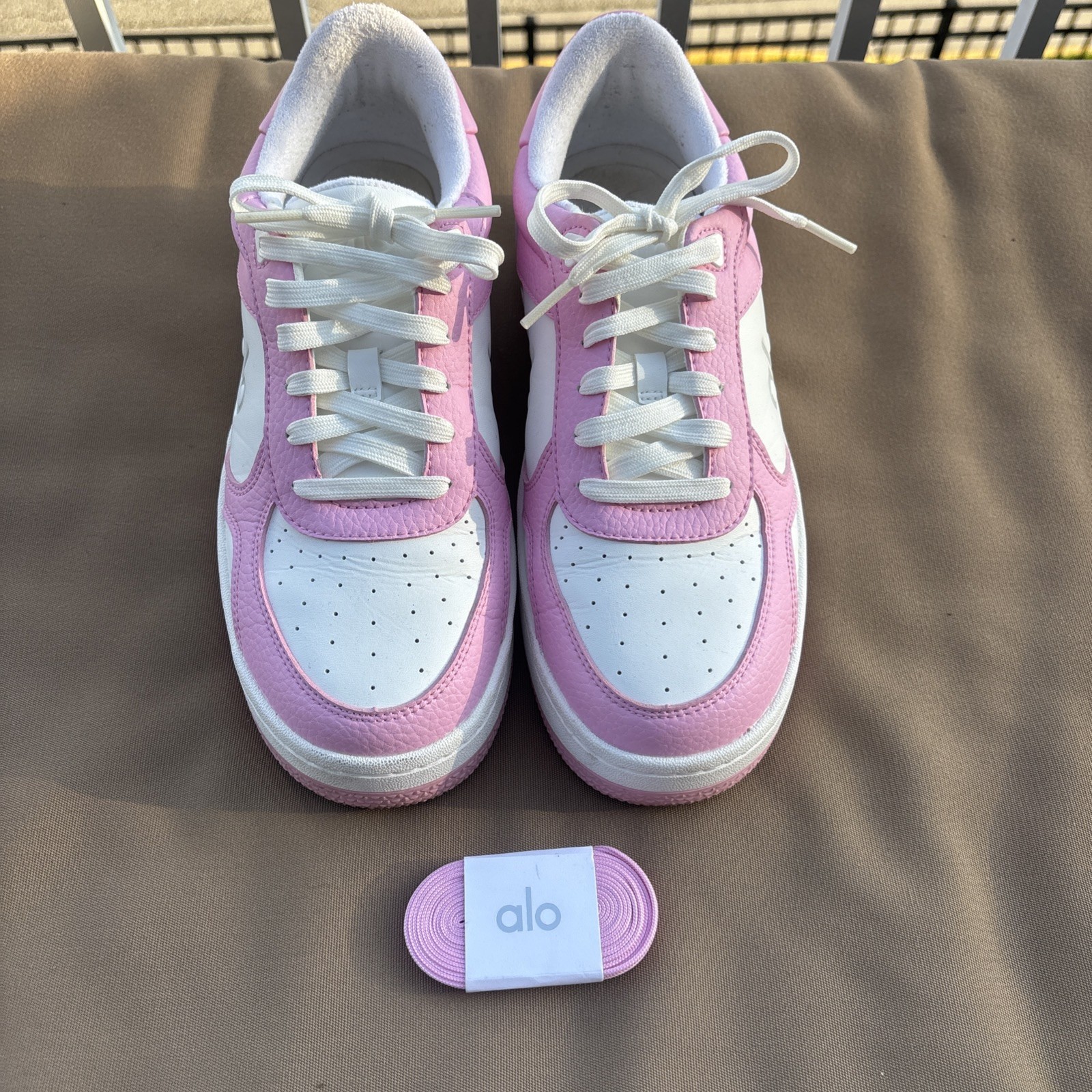 EUC! Alo Recovery Mode Comfort Sneaker Lace Up Pink White Athletic Shoes 7.5