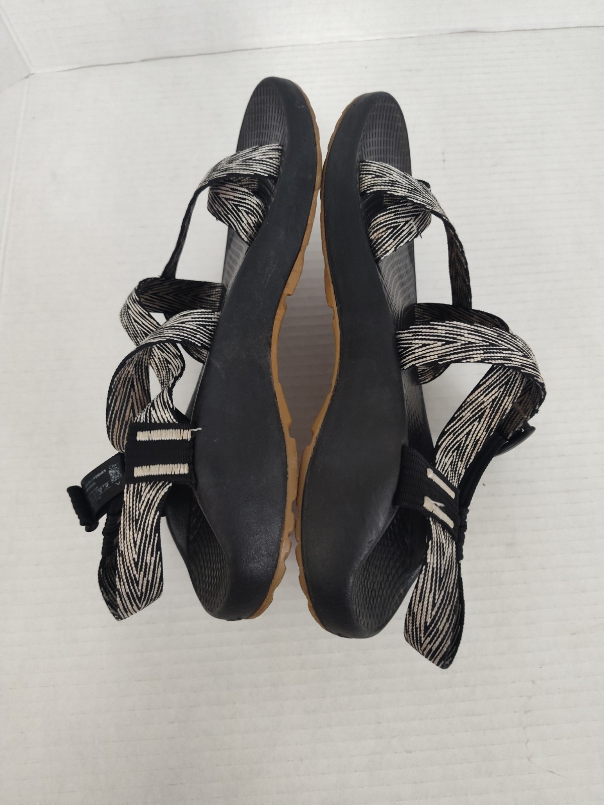 Chaco Z2 Classic Women’s Strappy Sports Hiking Sandals Black White Size 8 *Read*