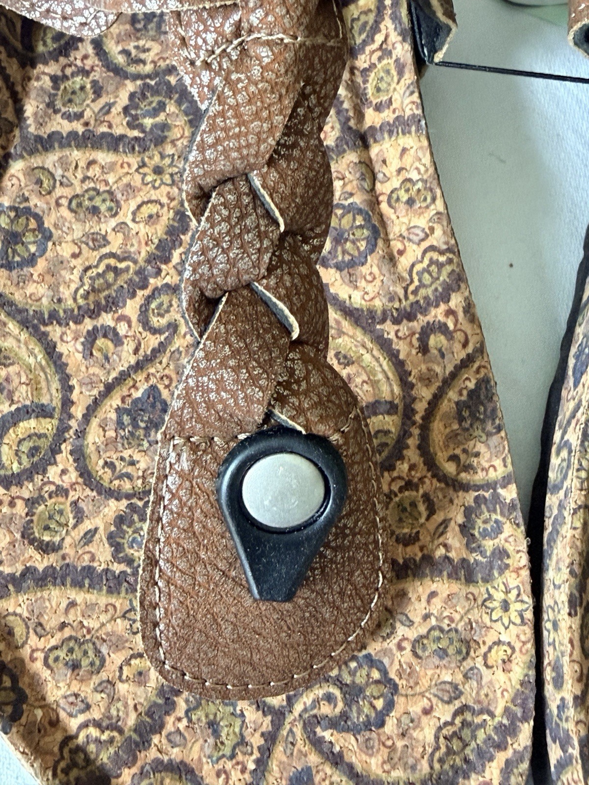 The Original Muk Luks Marsha Thong Sandals Bronze Memory Foam Footbed Size 9 NEW