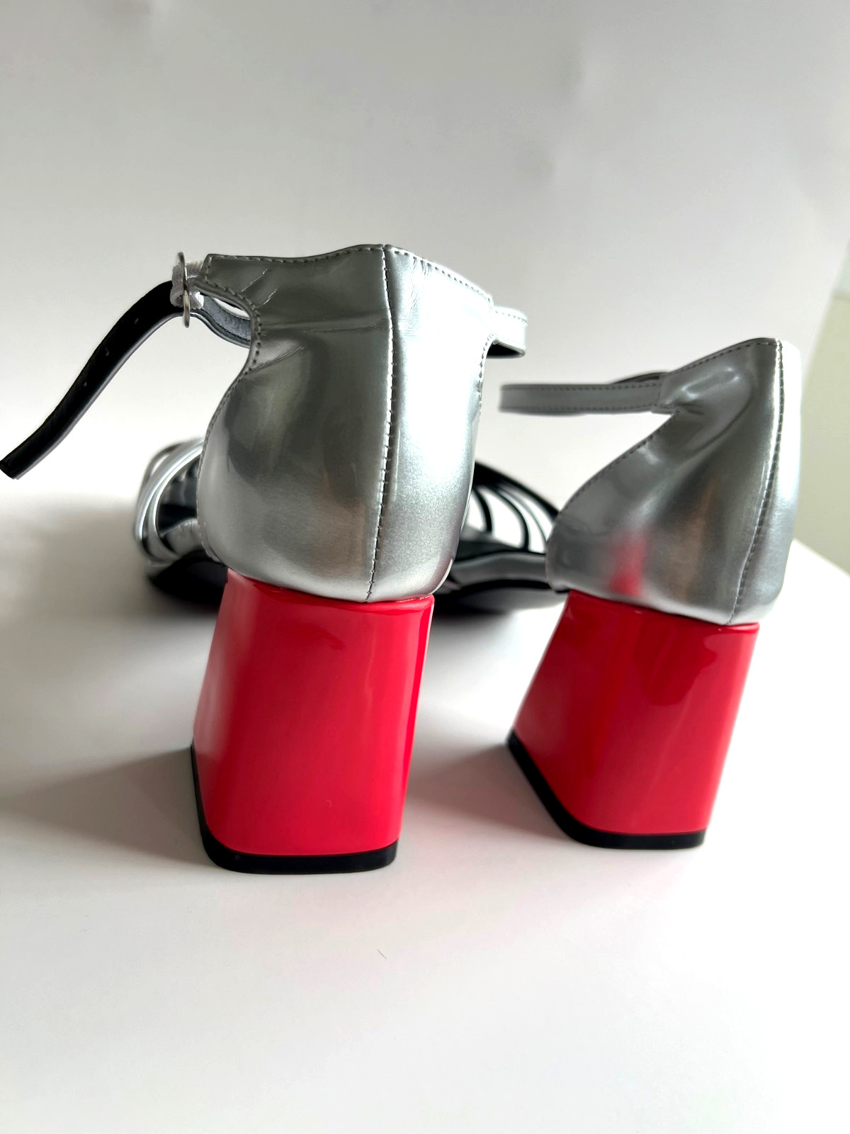 Naelle™ | Silver Shiny sandals with a chunky Pink heel and elegant buckle