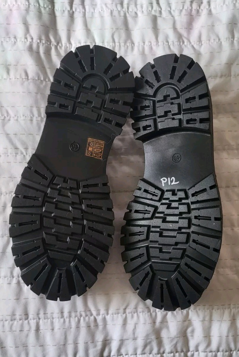 Black Gold Chain Platform Shoes EUR Size 40