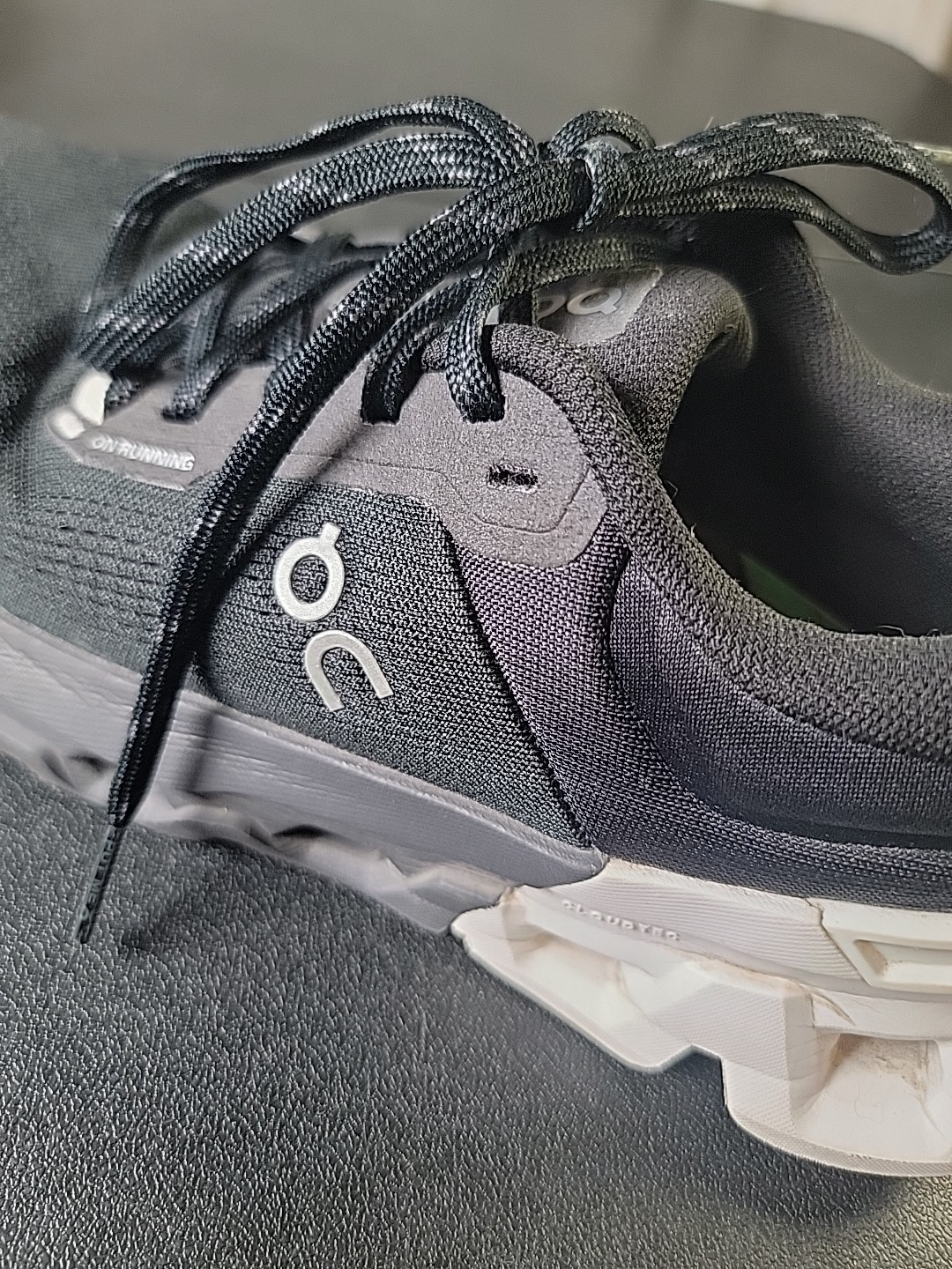 On Cloud Cloudflyer 5 Running Shoes Sneaker Women Size 8 Black White Mint Swiss