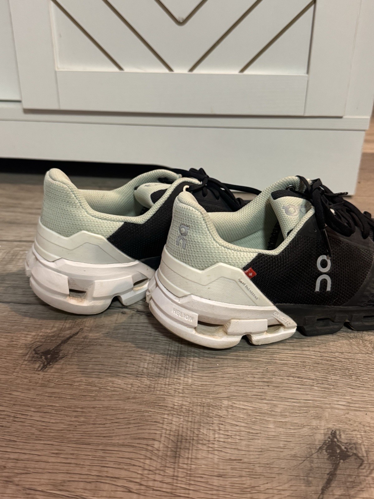 On Cloud Cloudflyer Women’s Size 8 Running Sneakers Black White Mint READ