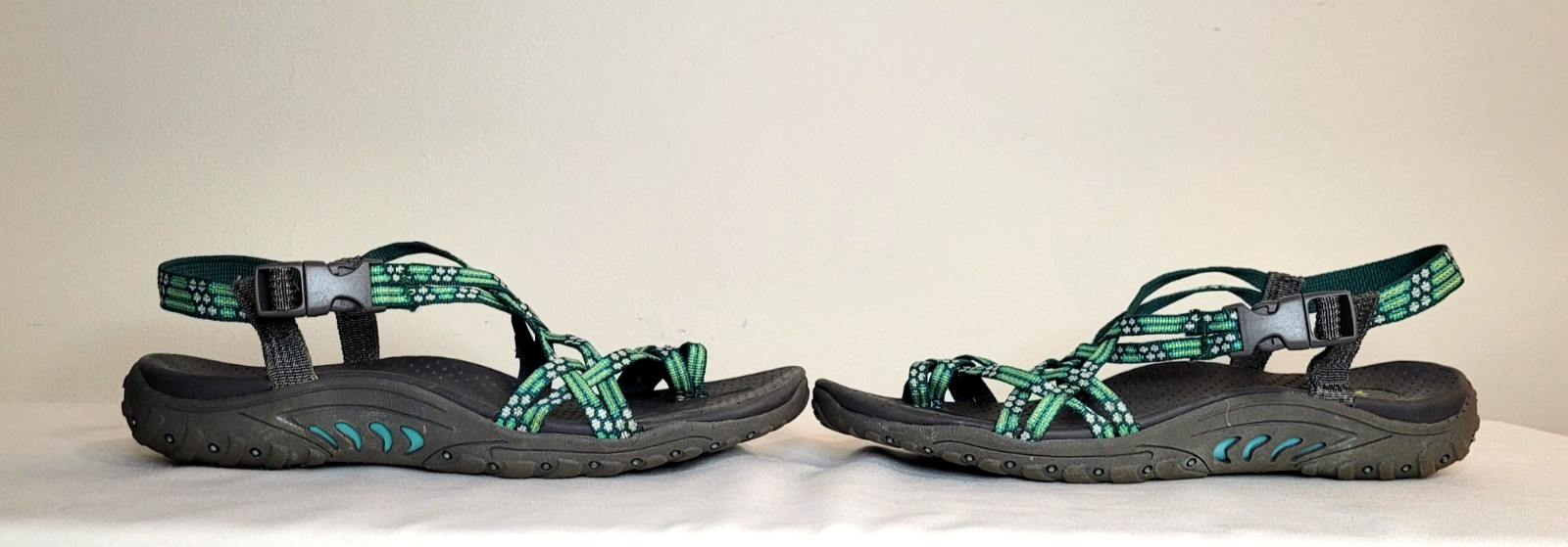Skechers Outdoor Lifestyle Strappy Toe Loop Sandals Green Gray Women’s Size 9