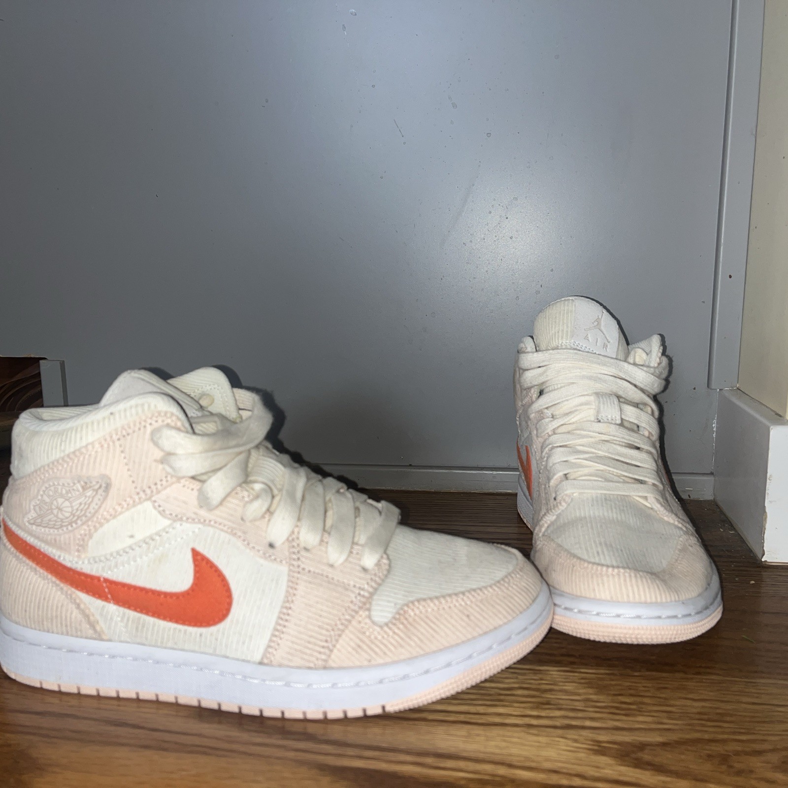Nike Air Jordan 1 Mid SE Corduroy Sail Orange Quartz Size 7 Women’s