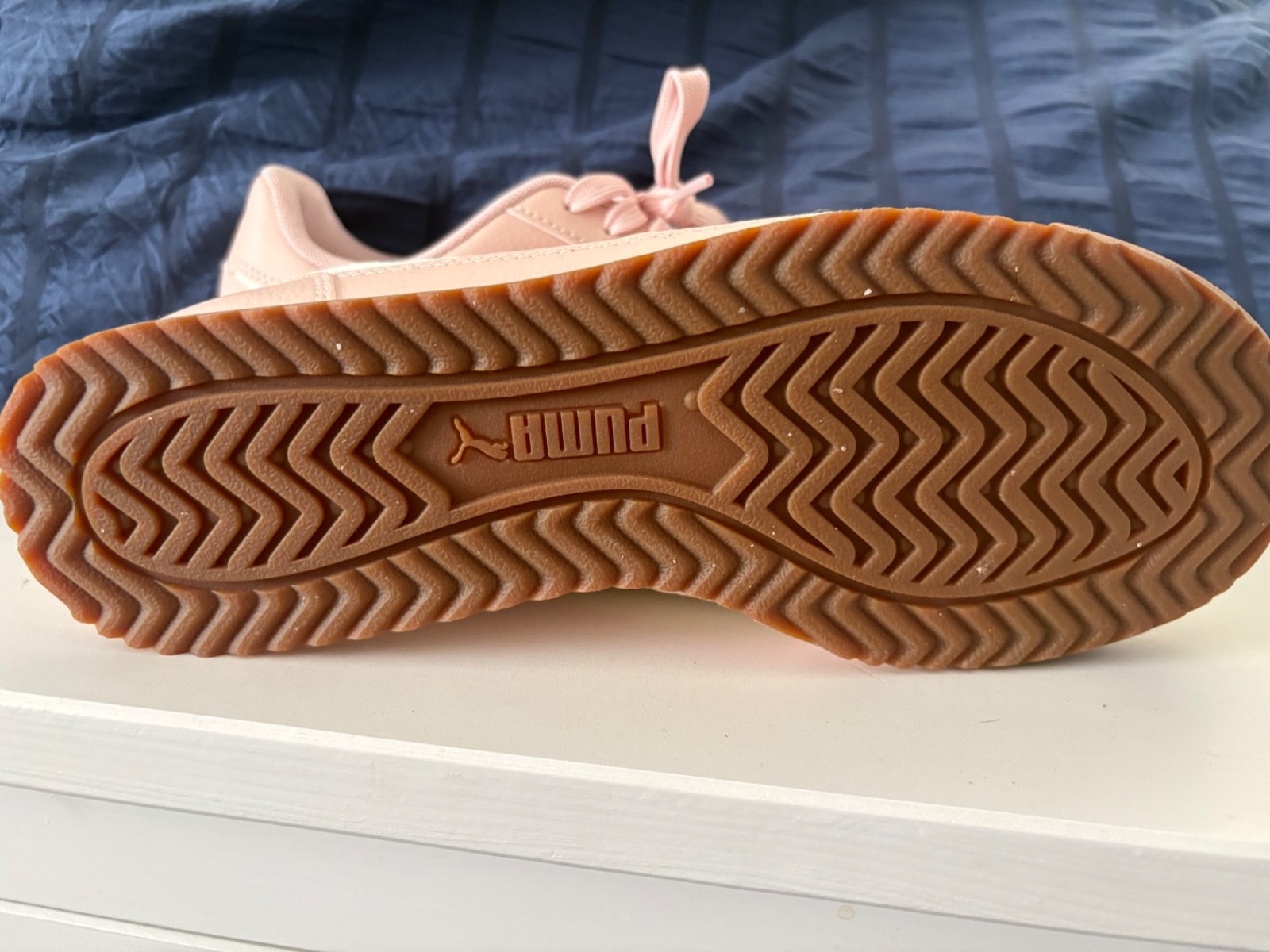 New Without Box PUMA Women’s Size 8 Pink Lace-Up Sneakers Gum Sole Casual Shoes