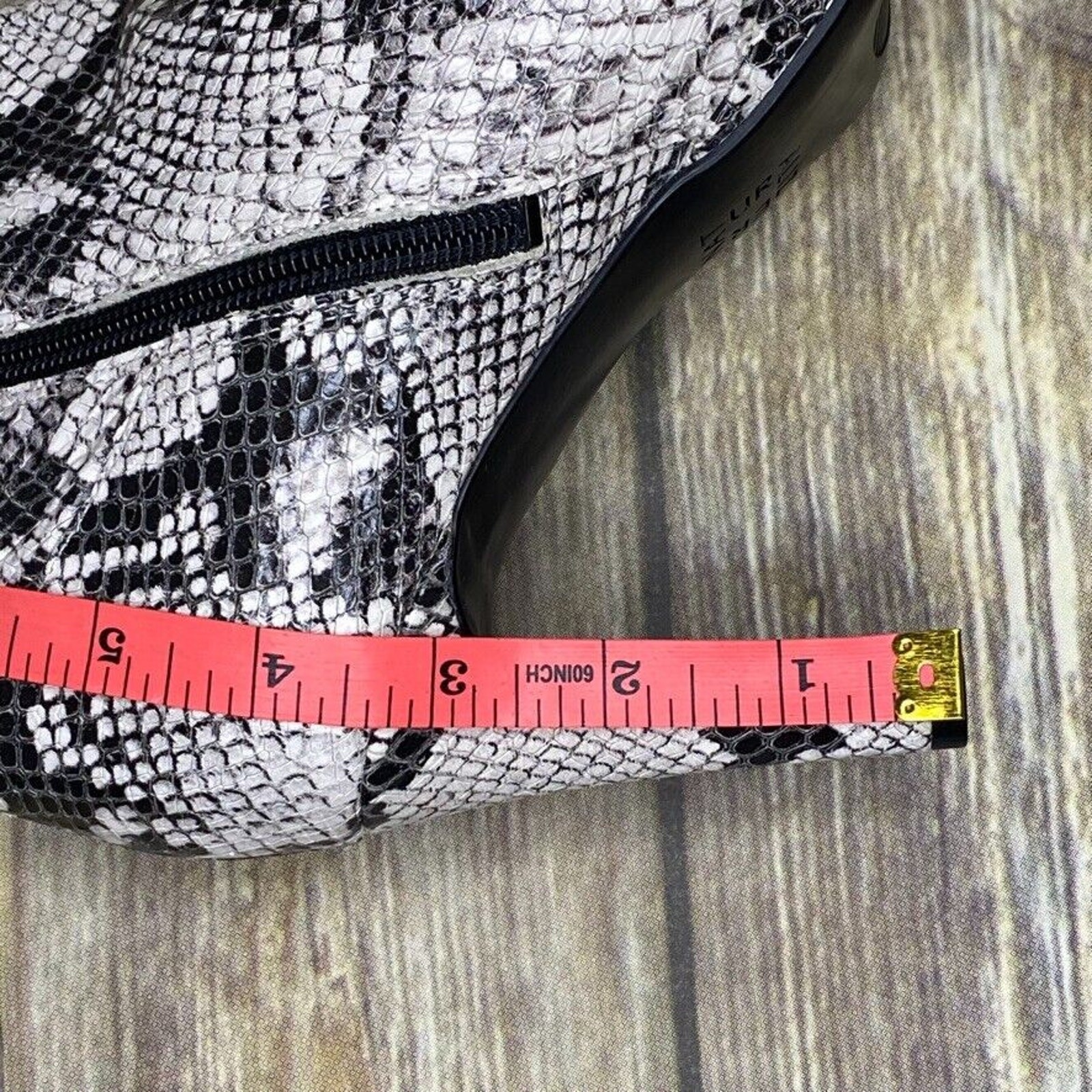 NWOT Womens Naturalizer «Tiana» Snake Print 2.5 in Heeled Bootie size 6.5