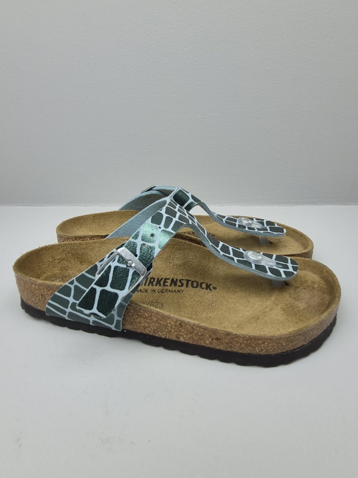 Birkenstock Gizeh Thong Sandals Gator Gleam Pearl Light Mint Silver women size 7