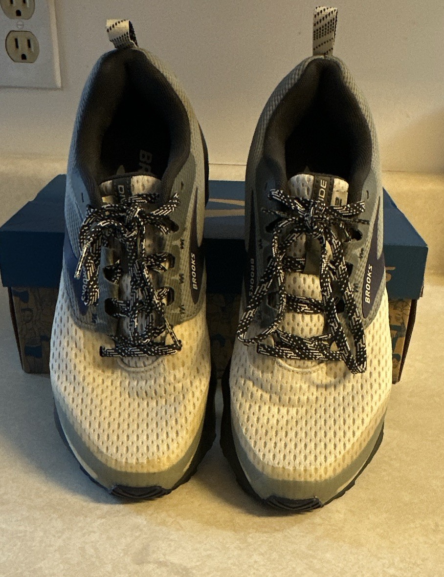 Brooks Divide 2 Women’s Trail Running Sneakers Gray White Black Blue Mesh