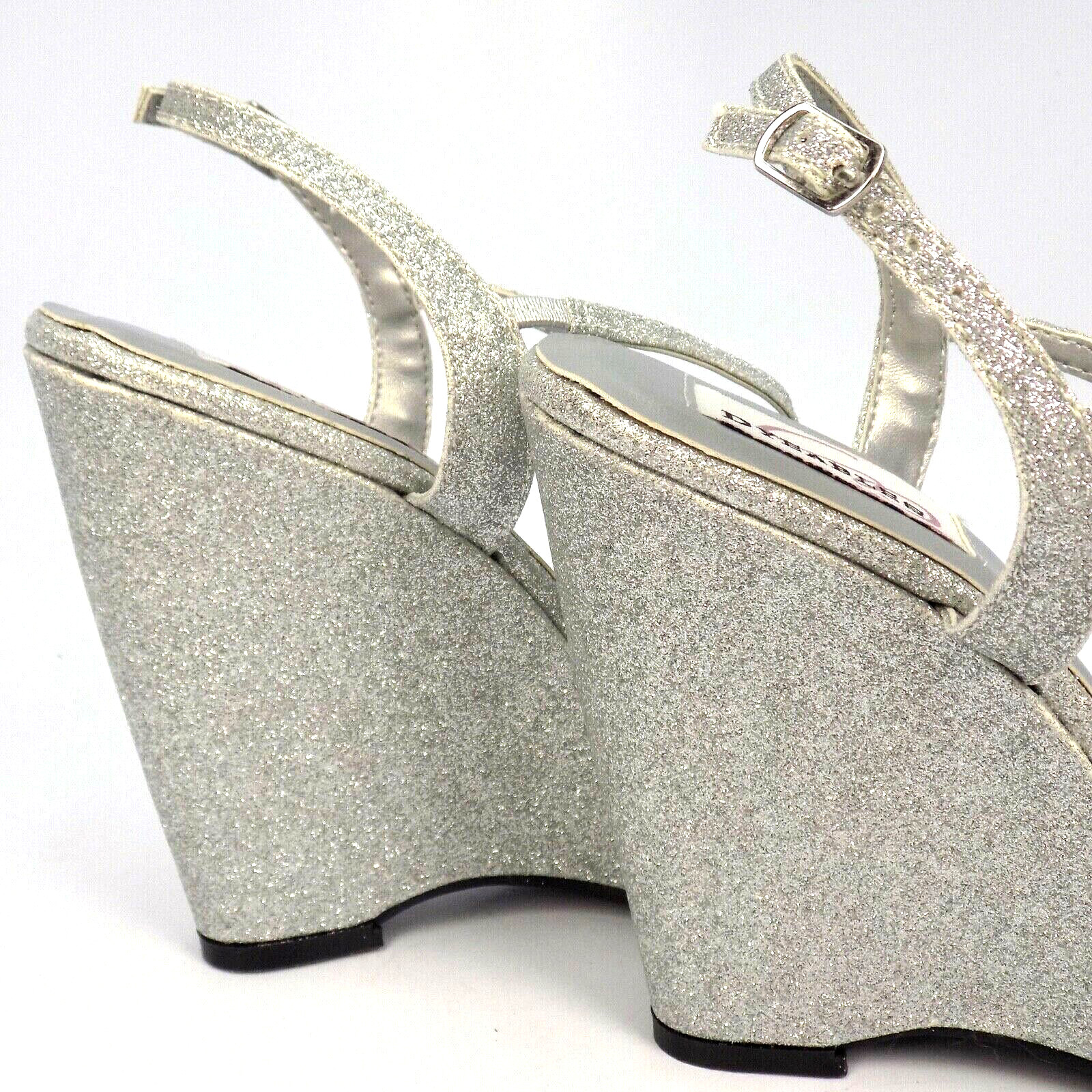Dyeables Inc Dee Wedge Women Sandal Silver Size 9 B AL6518