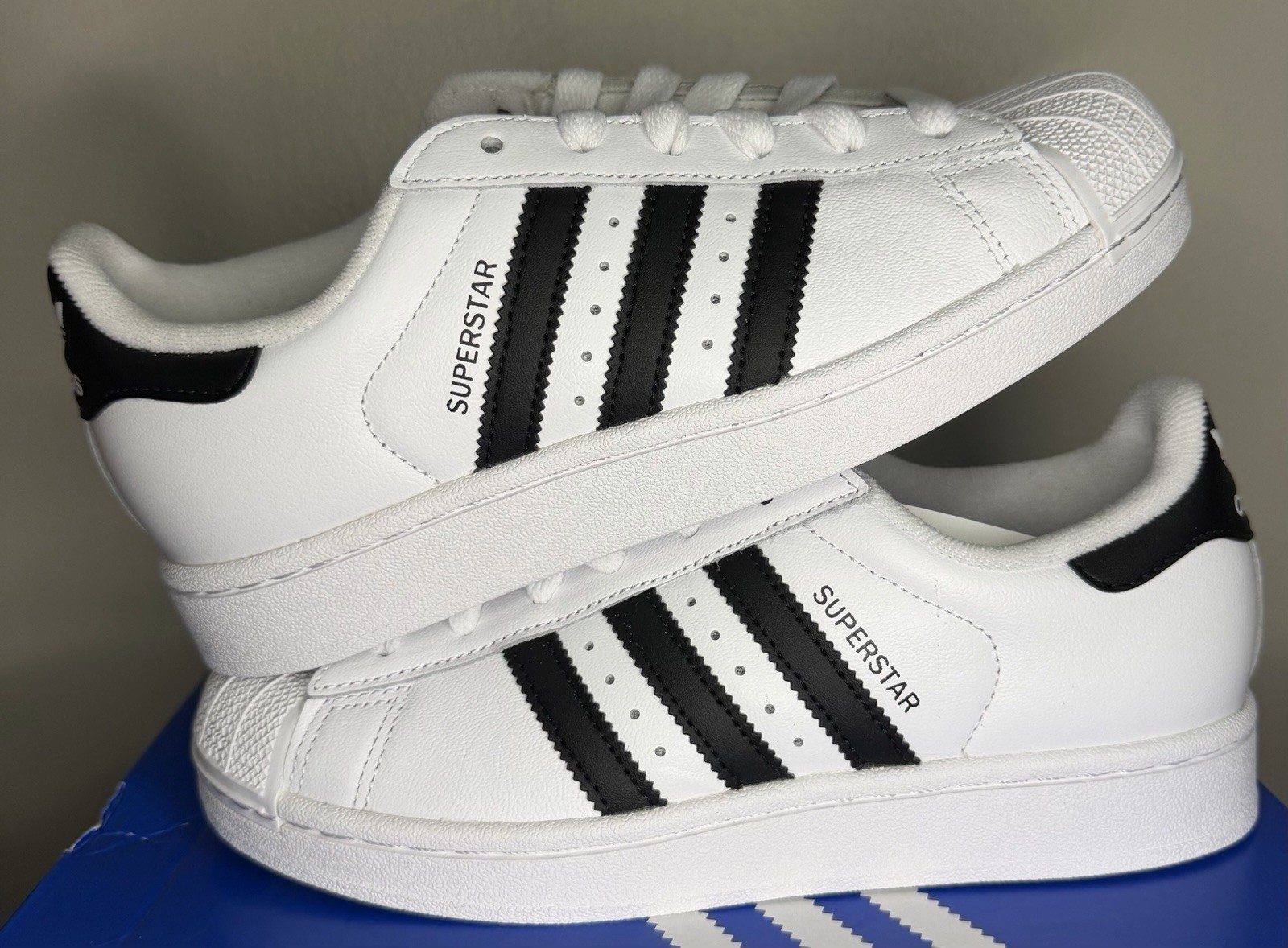 adidas superstar ii 5.5 Women’s/4.5 Youth (JH9976) ***ONLY DEFECT IS BOX***