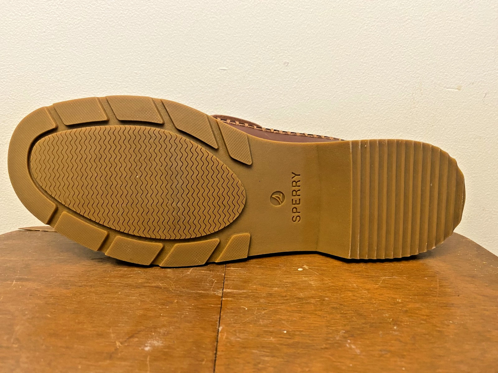 Sperry Women’s Leather Wells Boat Casual Lug Shoe – Cordovan Brown – Size 5.5M