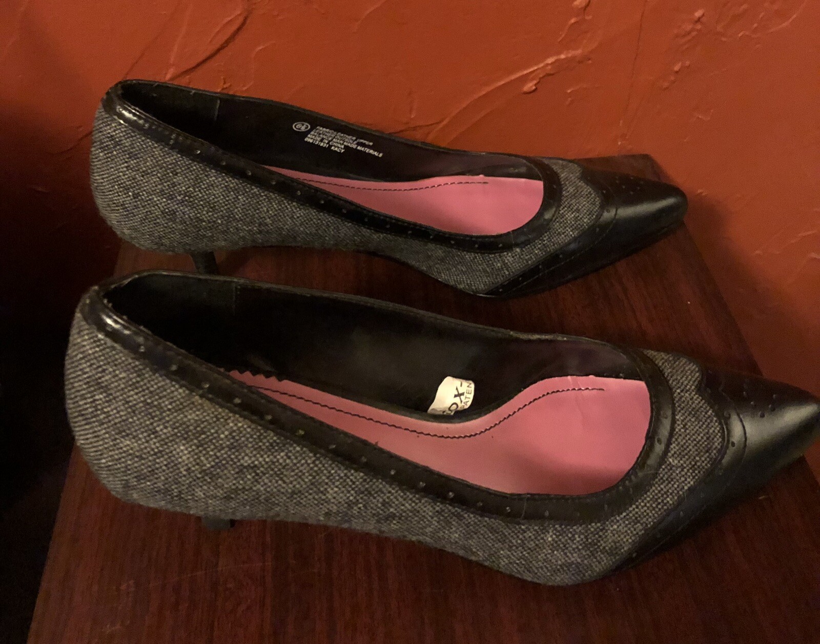 Isaac Mizrahi For Target Women’s Shoes Size 6.5 Kitten Heels Fabric/Leather