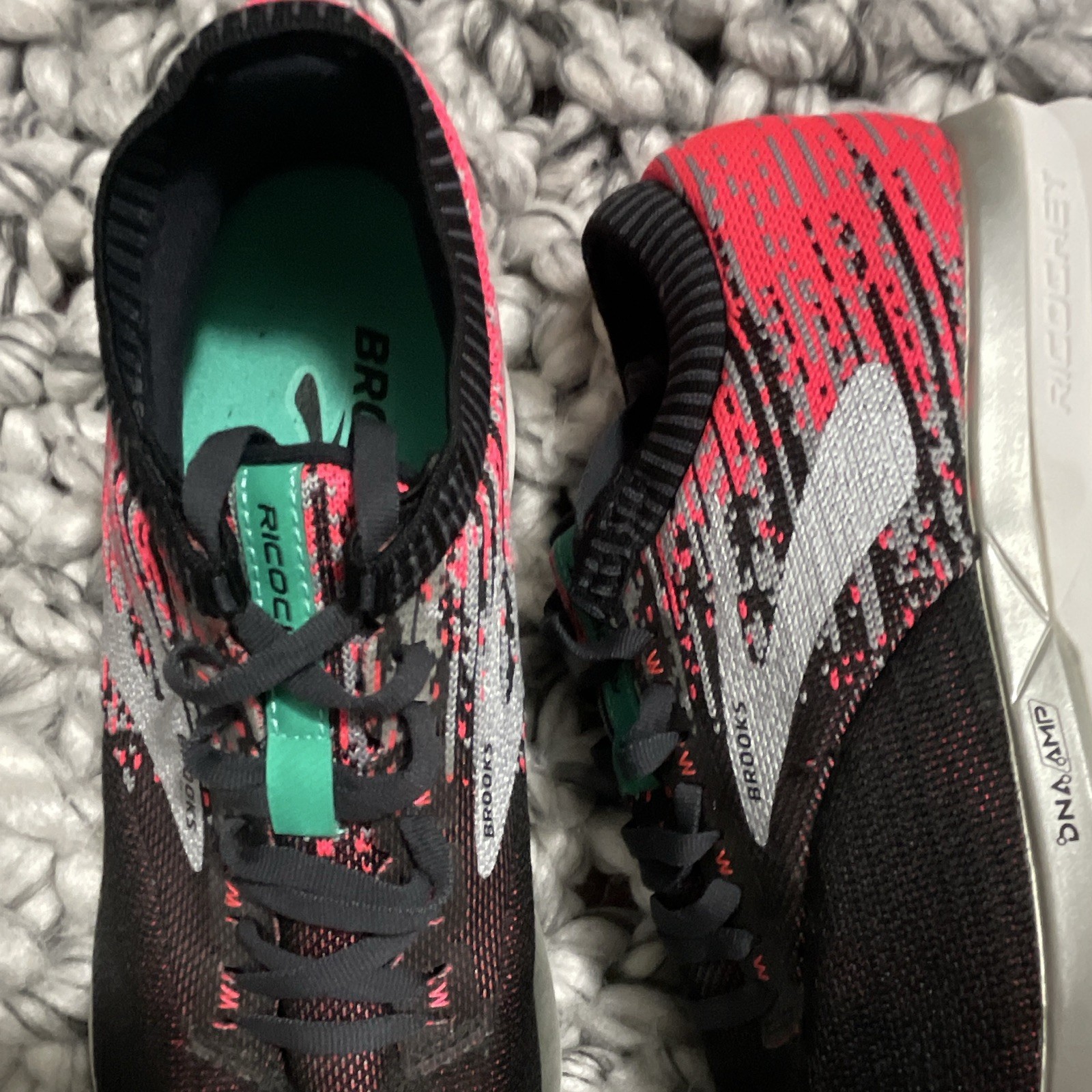 Brooks Ricochet Women’s Running Shoes Lace-Up Low Top Black Red Gray Rubber
