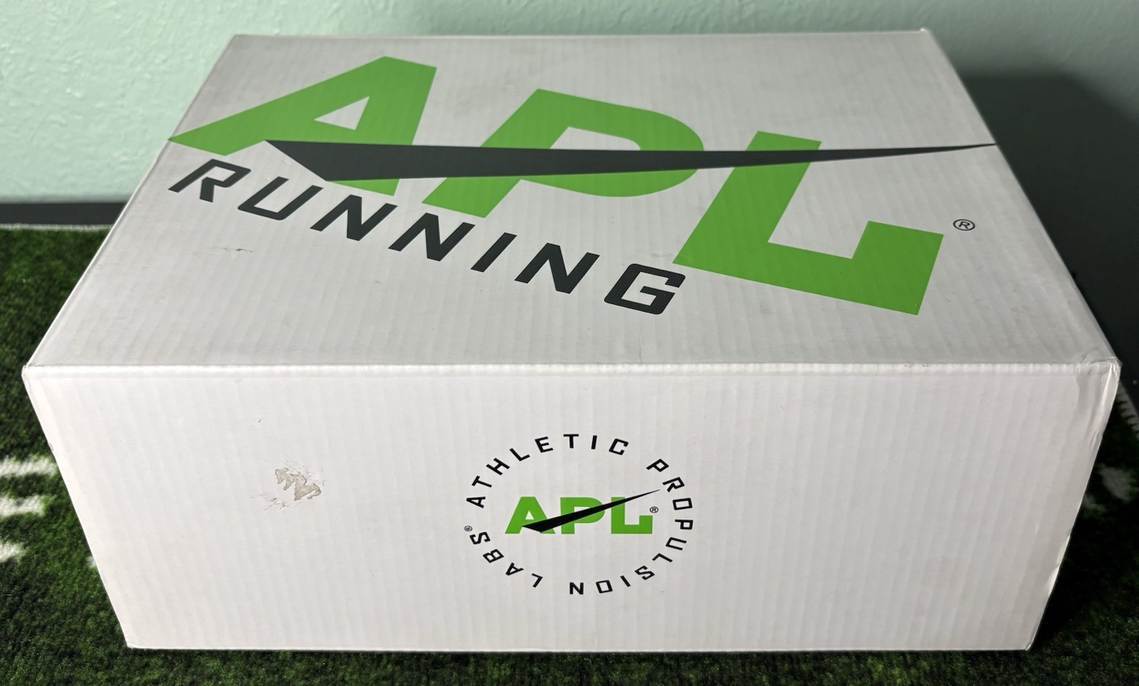 US Women’s 8.5 – APL Techloom Pro “Black/Metallic Gold” New in Box, ALO Yoga