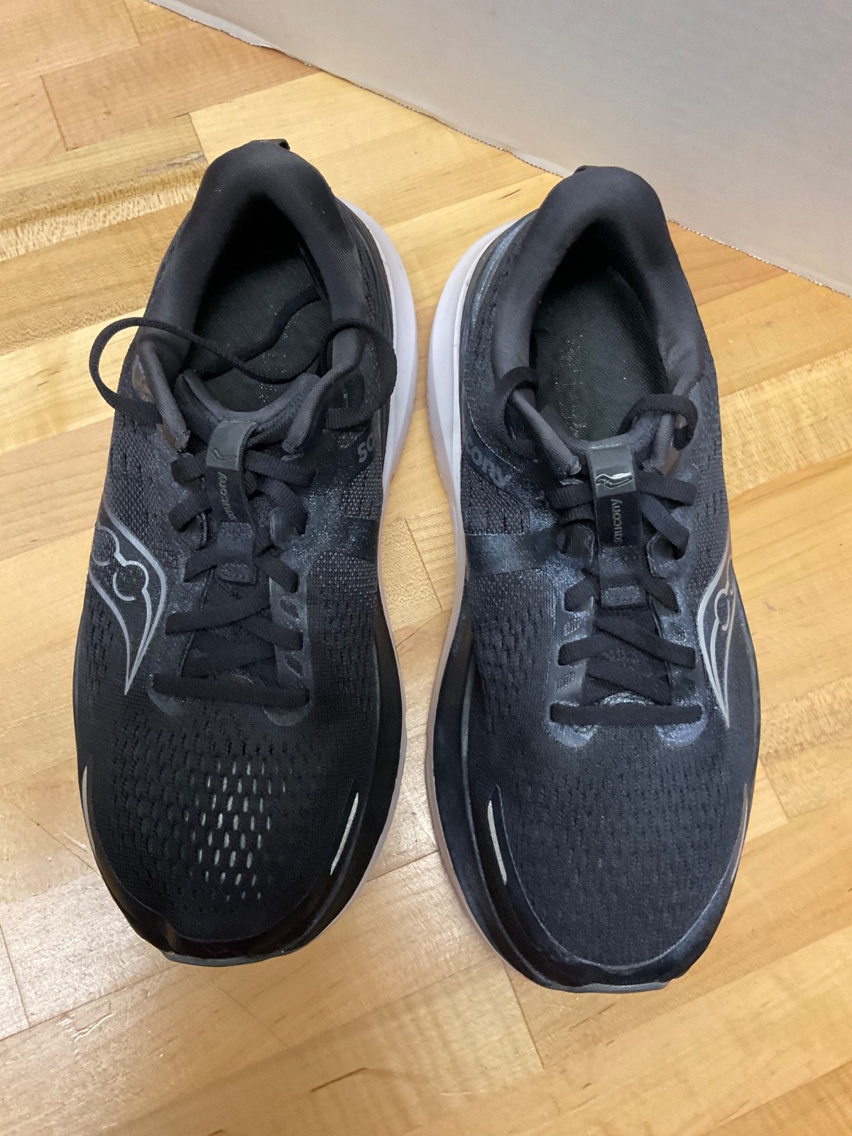 Saucony Guide 18 Womens Size 9.5 XW Wide Athletic Running Shoes Sneakers