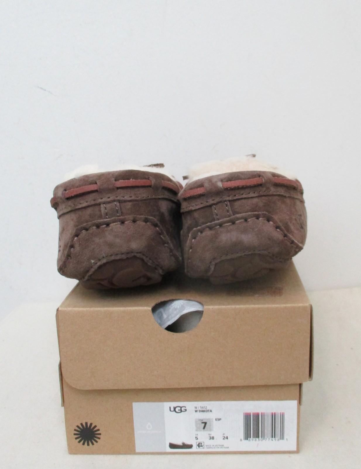 UGG Women’s DAKOTA Slippers Shoes 7US ESPRESSO Brown Suede NWB $100 MSRP