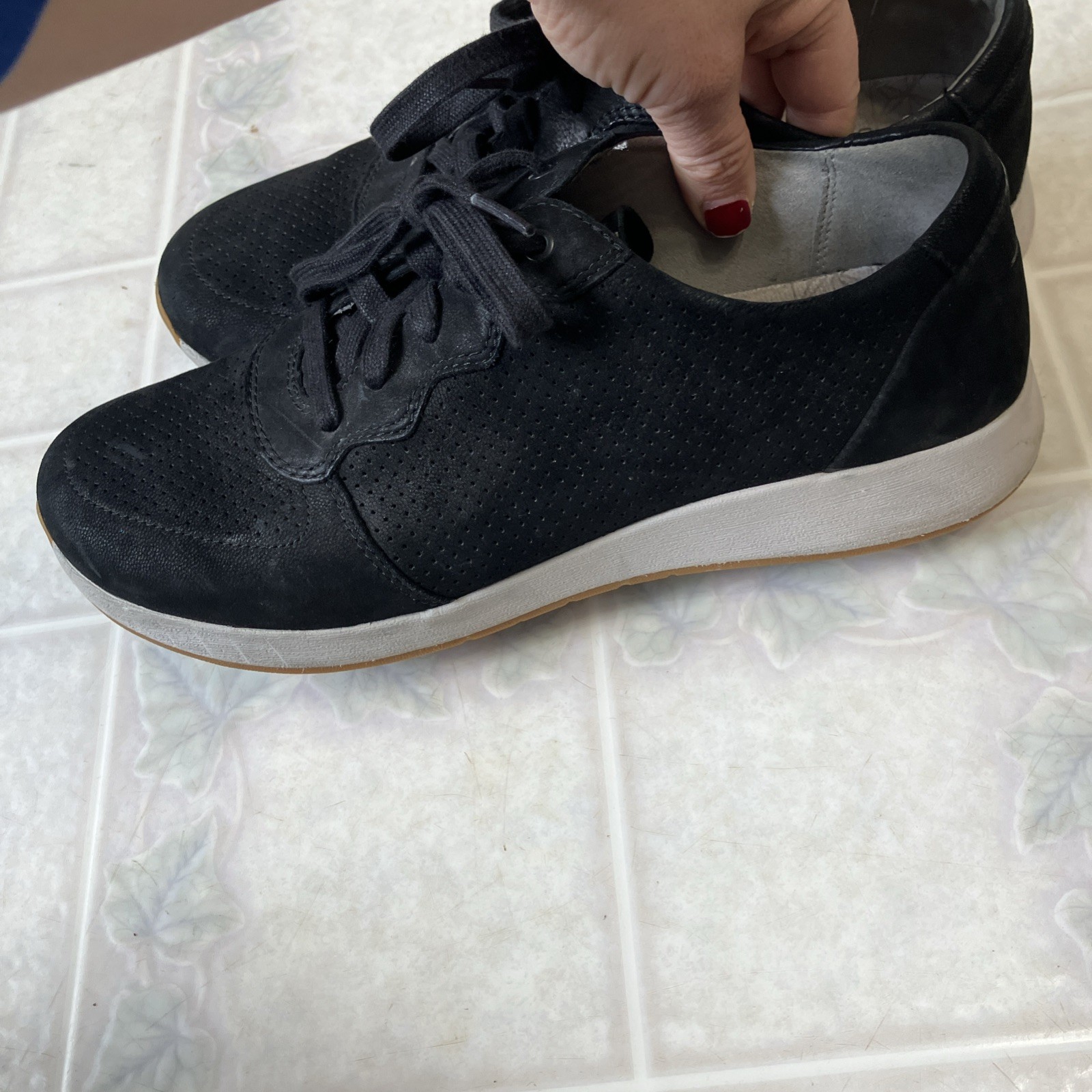 Dansko Shoes Womens 41 US 795 Christina Sneaker 4254100302 Black Leather Lace Up