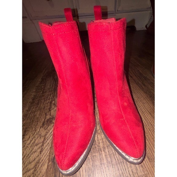 Journee Collection Red Faux Suede V-Cutout Pointed Toe Ankle Boot Block Heel 9.5