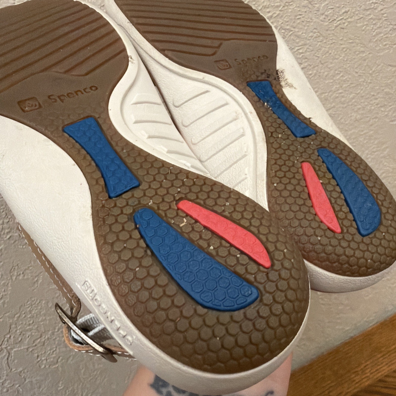 Spenco Women’s 7 ALEX BeigeLeather Singback Strappy Sandals Comfort EUC