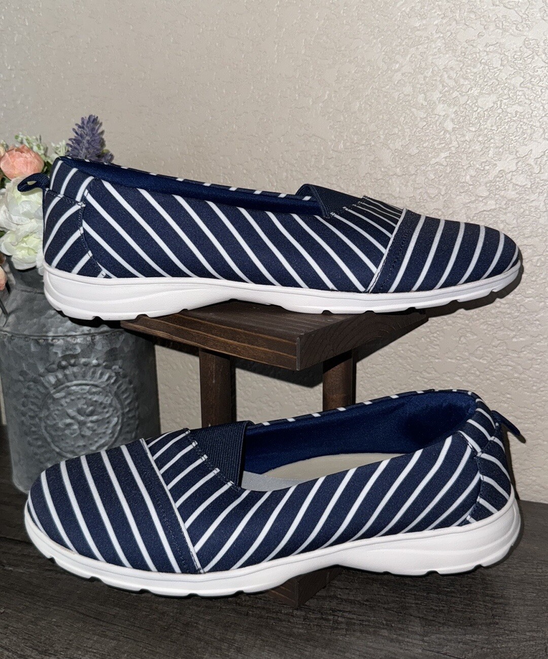 Land’s End Woman’s deep sea navy blue stripe slip on lightweight shoes Size 10D
