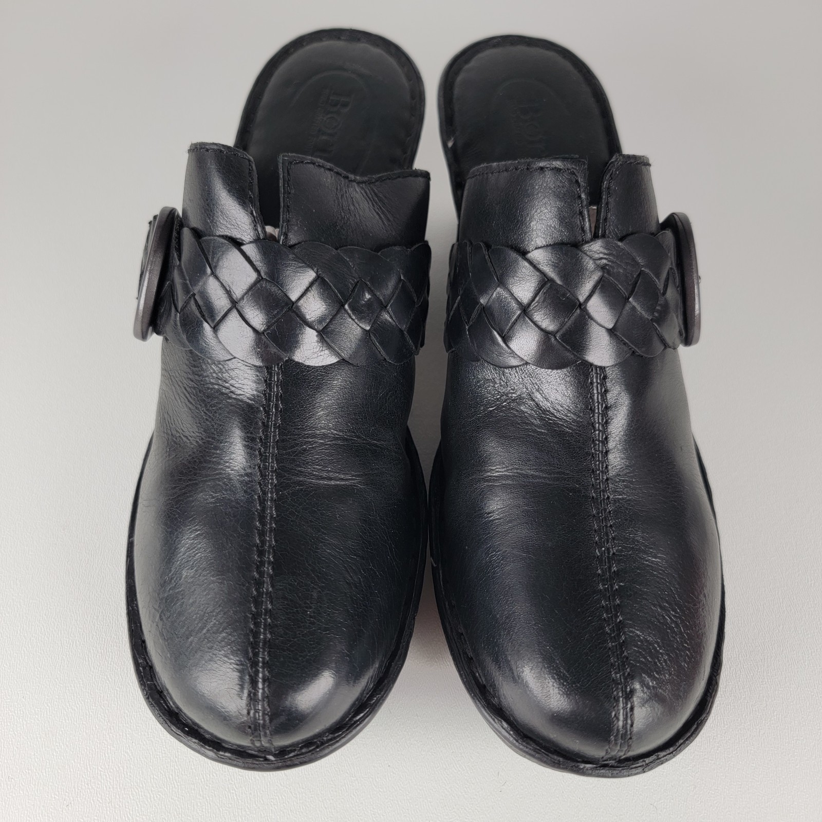 Born D47003 Size 10M Women’s Black Leather Cross Straps Buckle Heels Mule Clogs