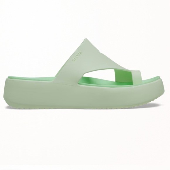 NEW – Crocs Getaway Platform Toe Loop Size 5