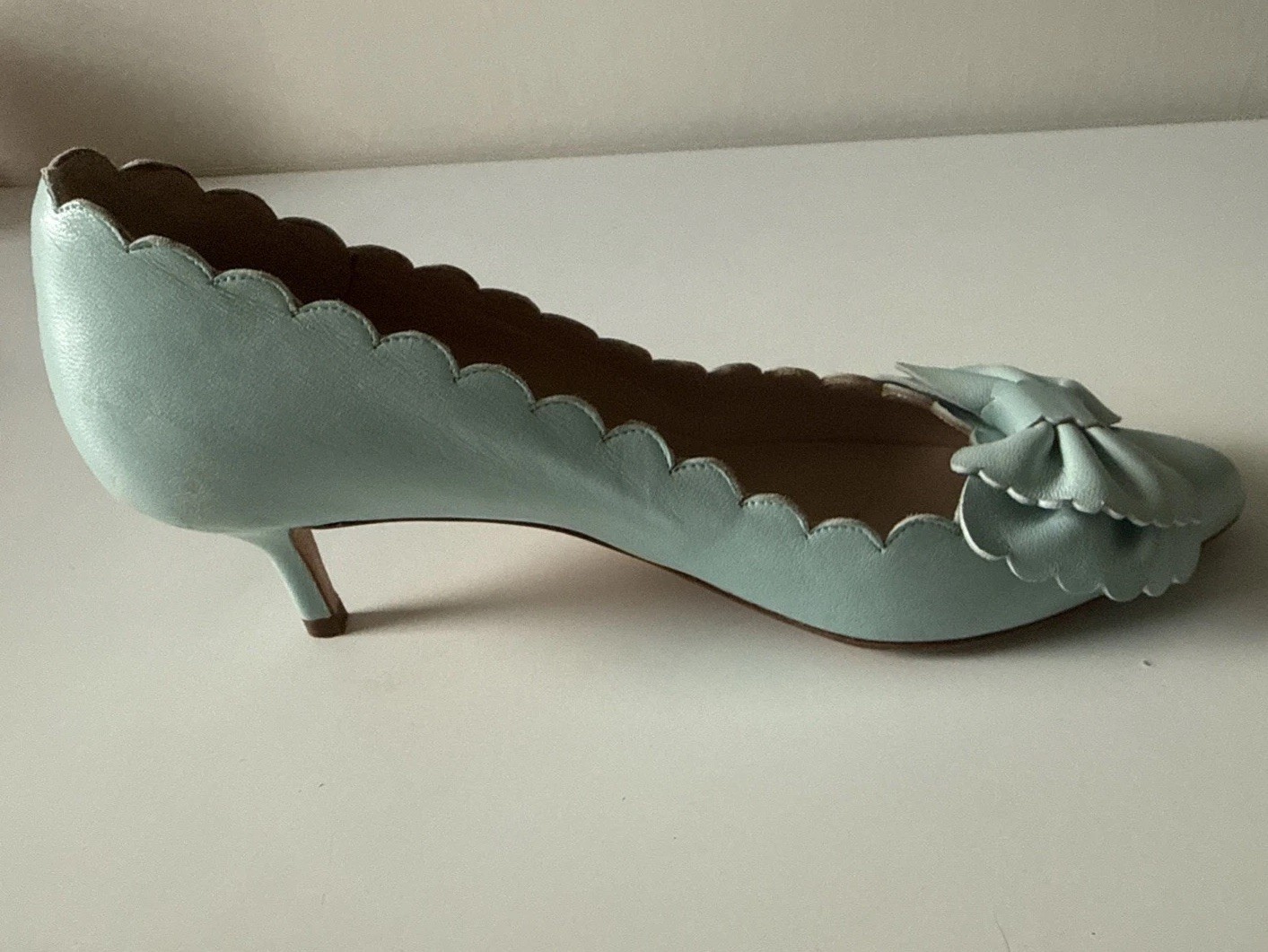 Oscar De La Renta Light Blue Scalloped Leather Heels Women’s Size 7