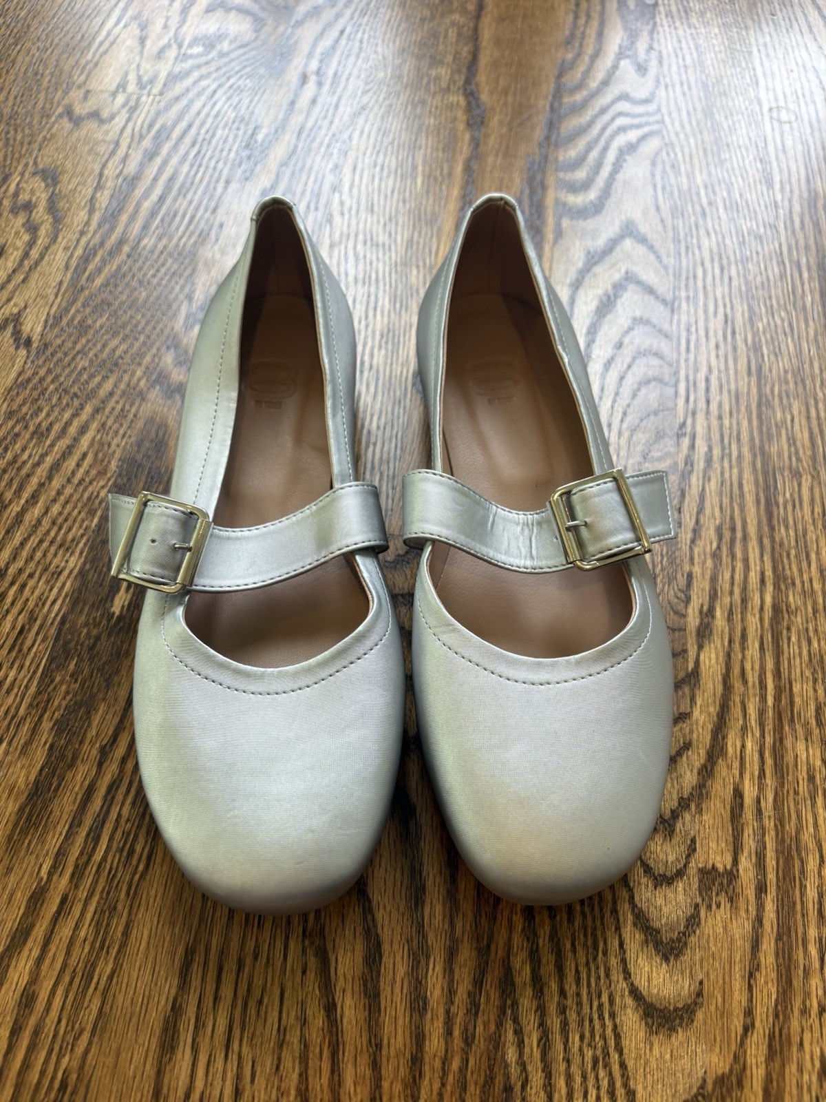 8 By YOOX Women’s Silver Flats Buckle Strap Round Toe US 8 EU 39 Brand New