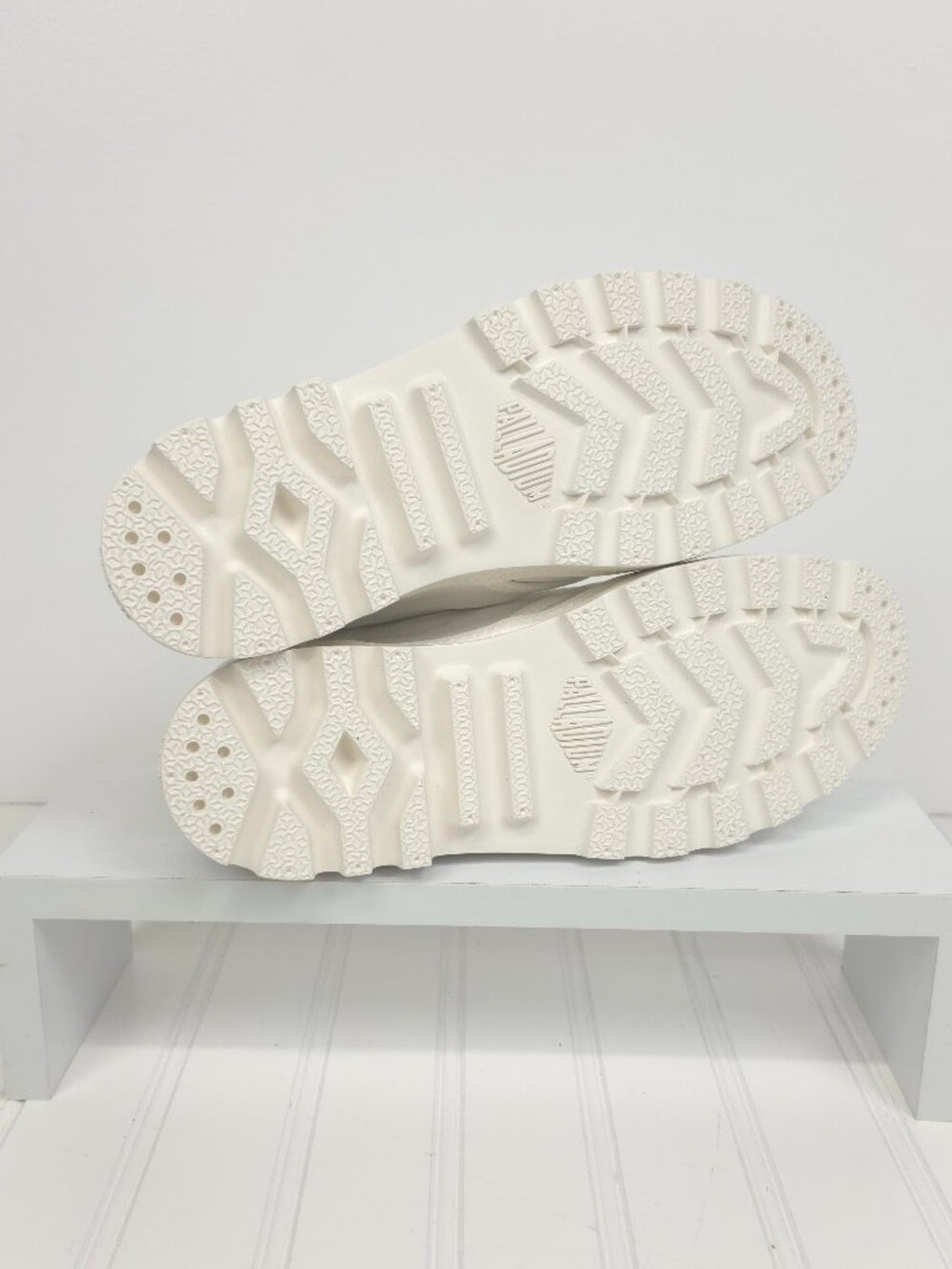 NIB Women’s Palladium Pampa Hi Round Toe Lace Up Booties Star White Size 8.5