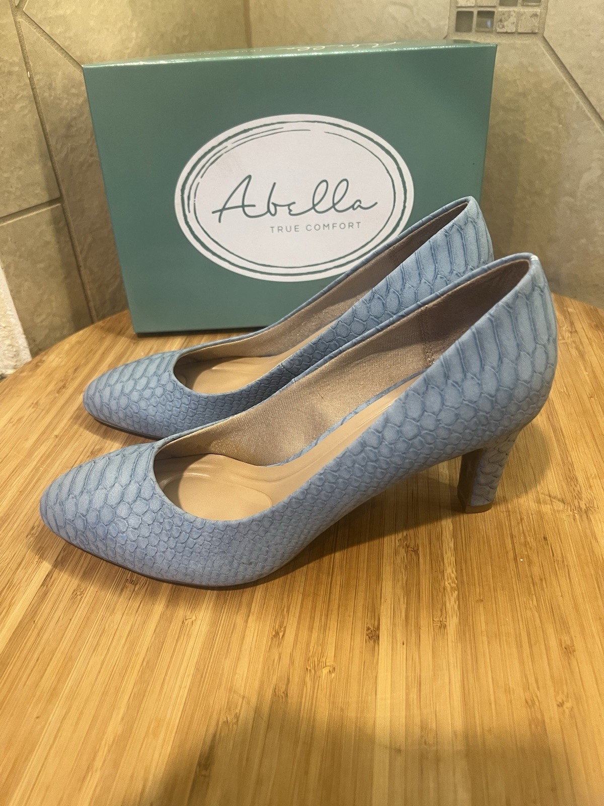 Abella True Comfort Women Blue 2.9” Heels US Size 8.5 Career Business Formal Y2K