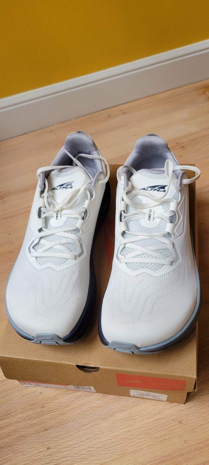 Altra FWD VIA men’s running shoes NIB no flaws 11.5 white on blue Egoflo