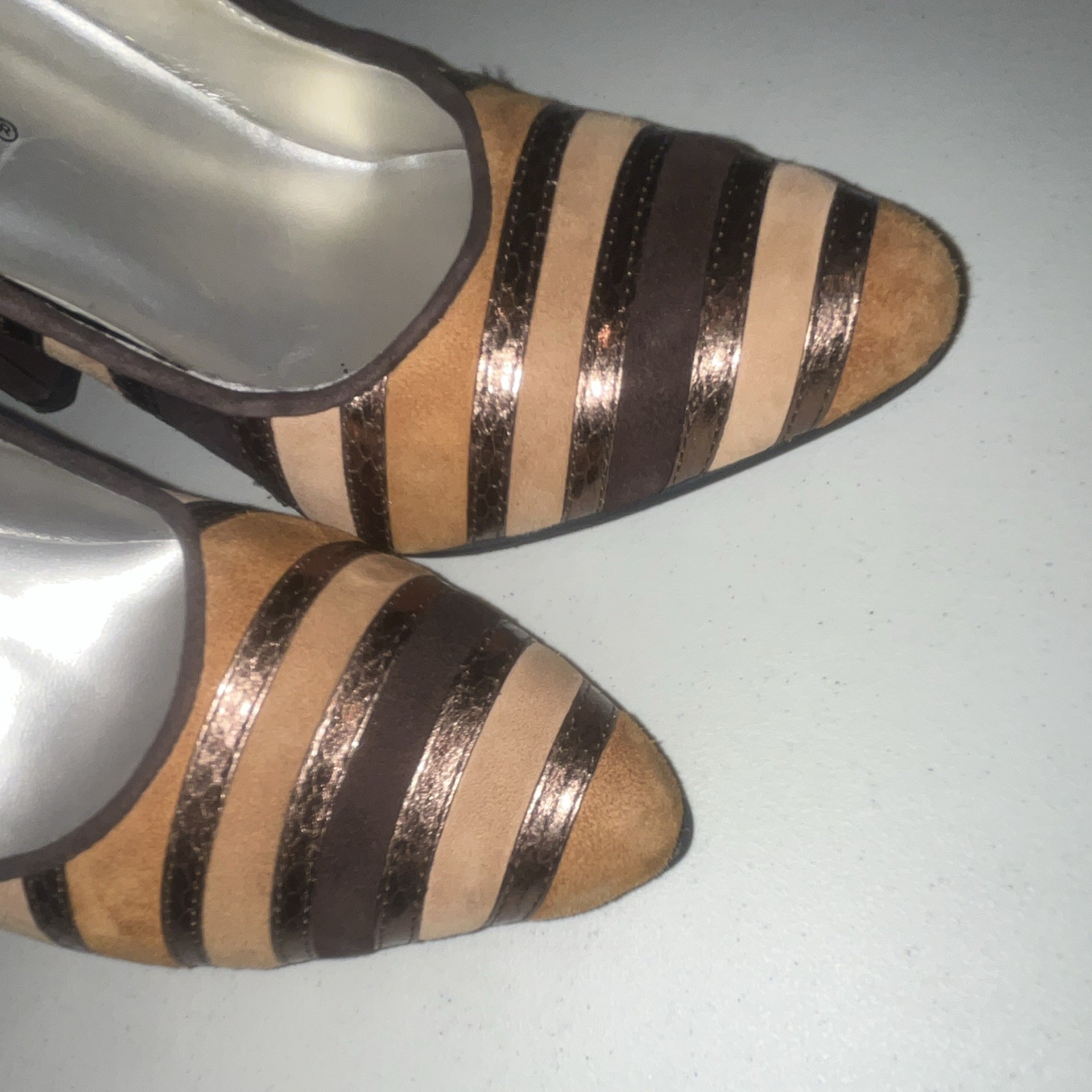 Bellini Women’s Brown Suede Pointed Toe Striped Metallic Pumps 7.5M