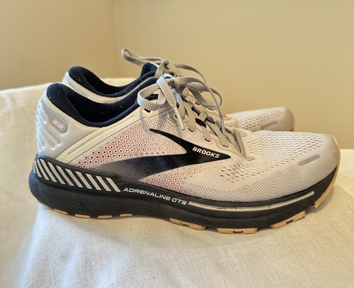 Brooks Adrenaline GTS 22 Women’s Running Shoes Gray Rose 8.5 Athletic Neutral