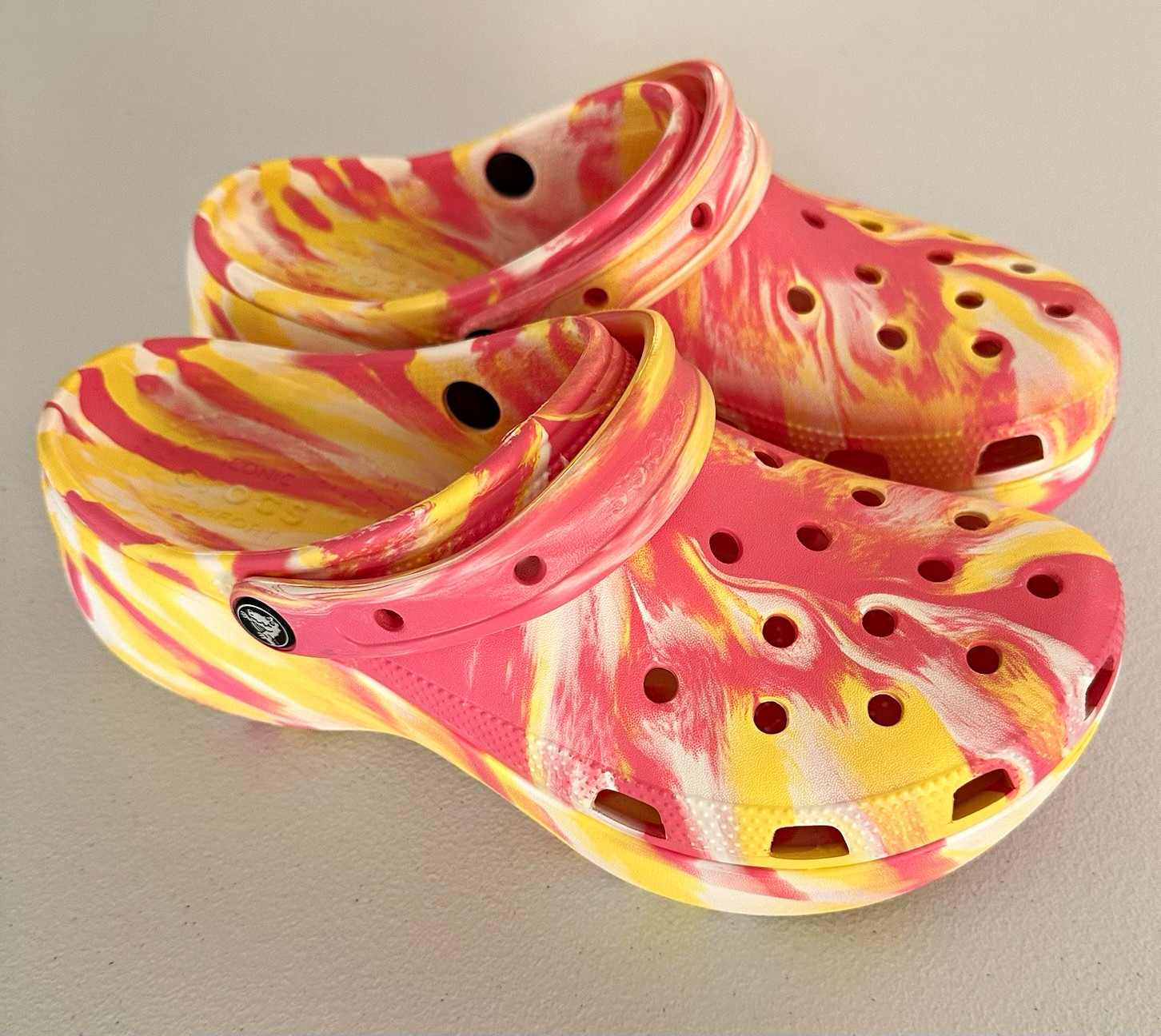 Crocs Women’s Tie Dye Clog Sandals Pink Yellow White Slip-On Rubber US 11