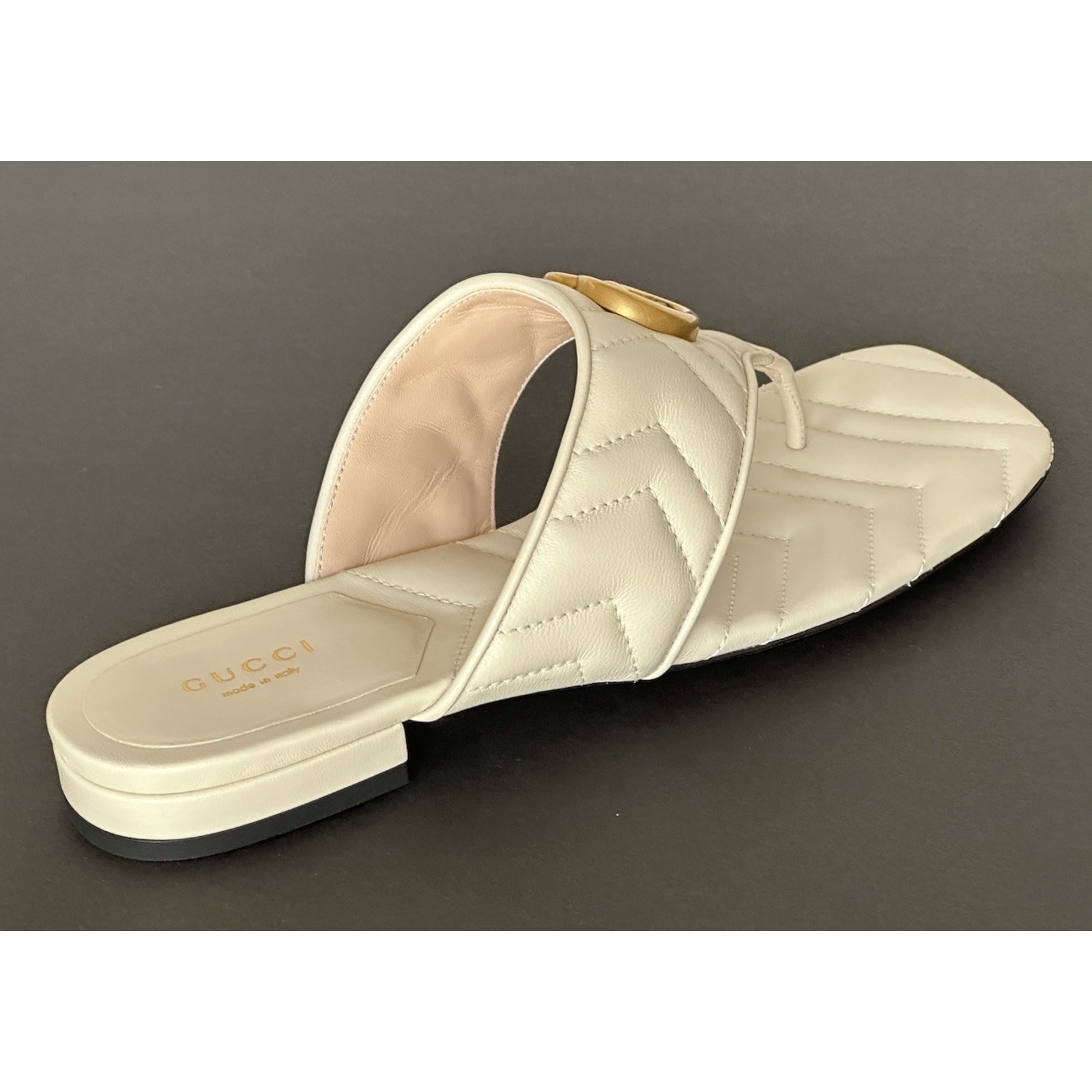 Gucci GG Marmont Padded White Leather Thong Sandals 6.5 US (36.5 Eu) 776948 NIB