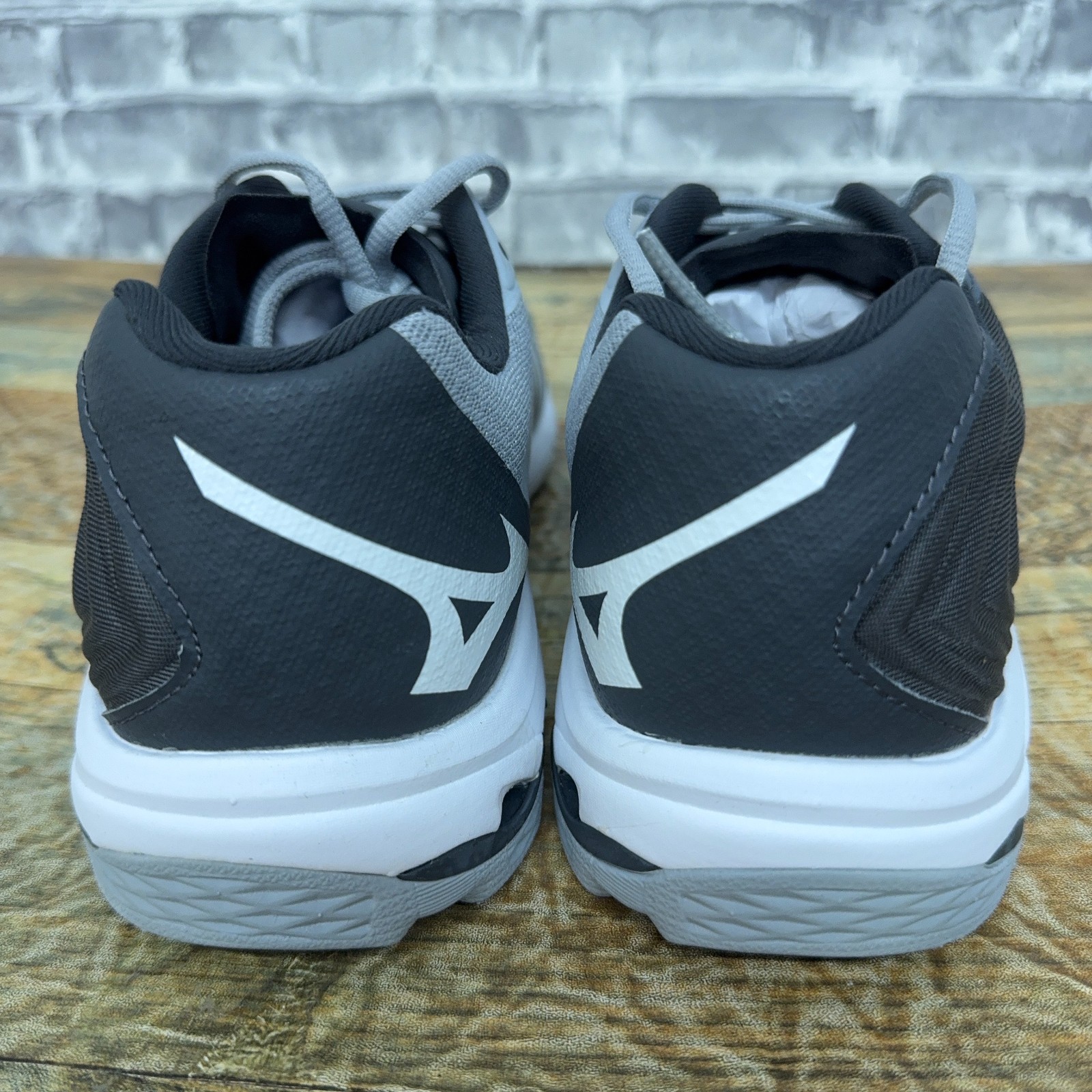 Mizuno Wave Lightning Z5 Gray White Volleyball Shoe Womens Size 10 New