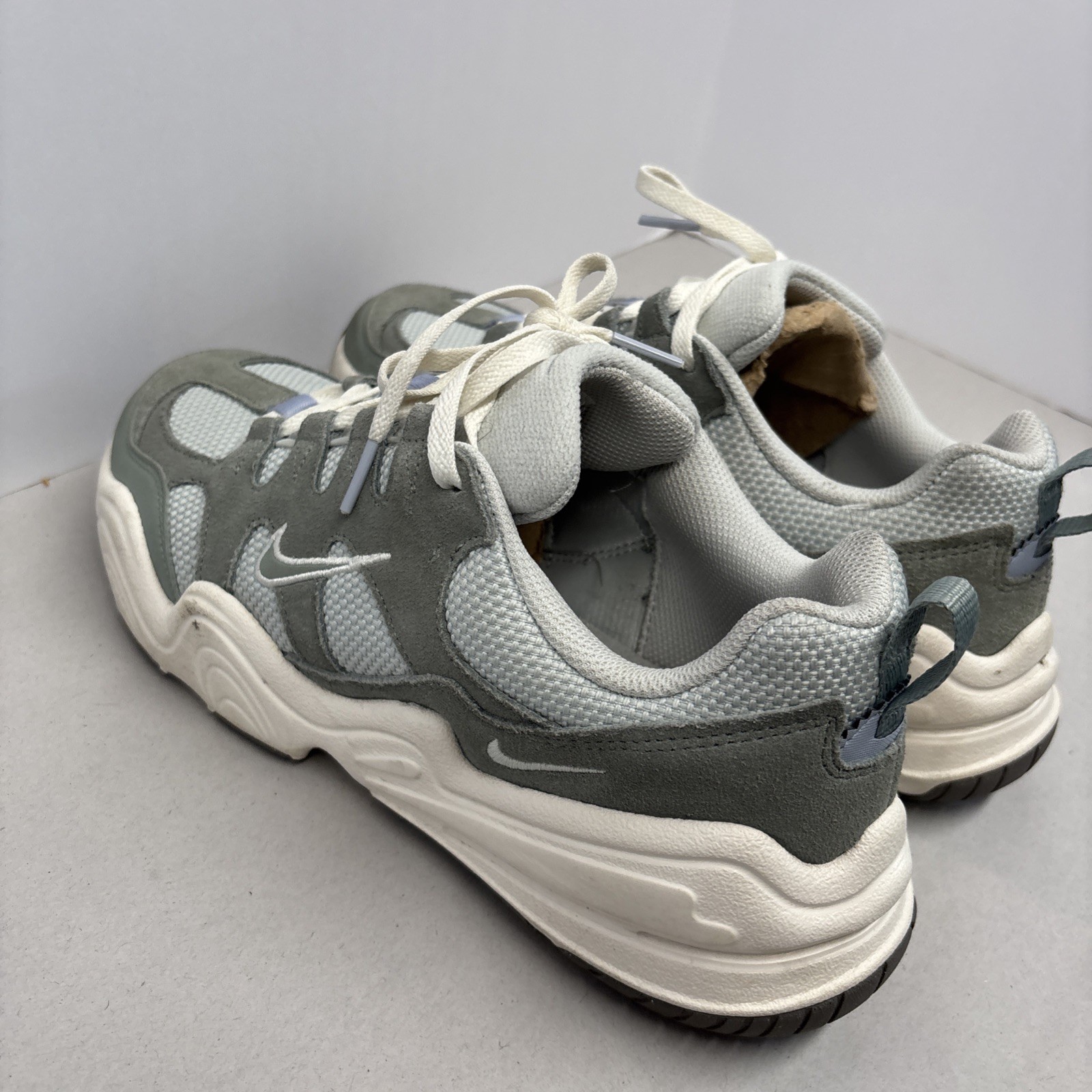 Nike mens Tech Hera Size 10 Mica Green (DR9761-001).
