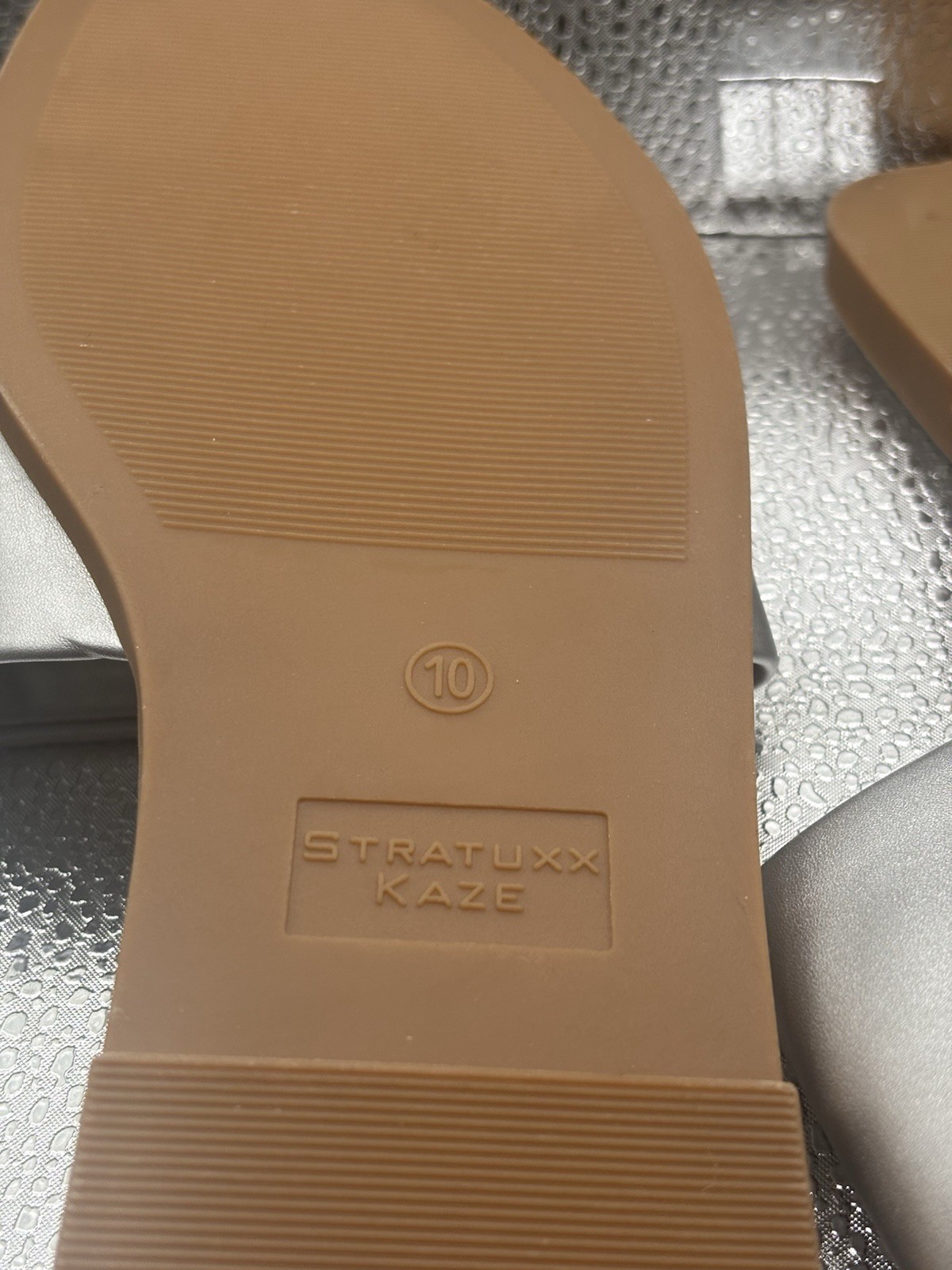 Stratuxx Kaze Womens Flat Sandals Dressy Summer Slides Memory Foam Sz 10 Silver