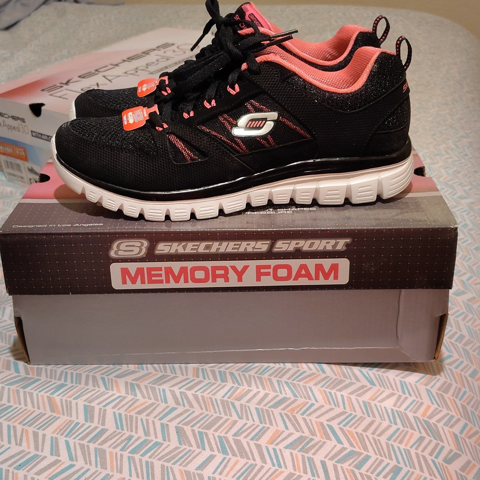 RARE SKECHERS Graceful 2.0 Romance Novel Women’s Wide Fit Athletic Sneaker Black