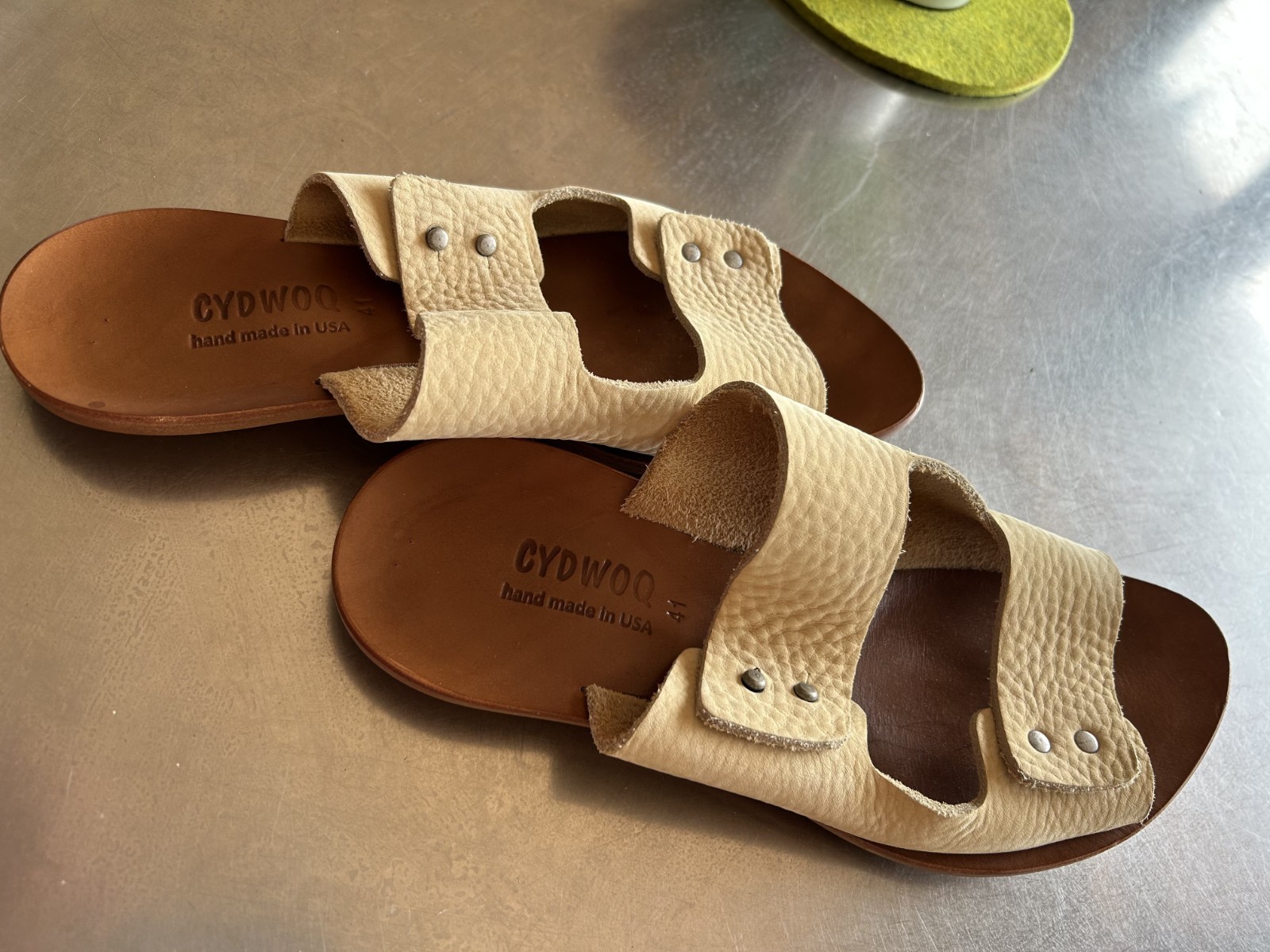 $125 CYDWOQ Womens Ivory Suede Sandals 41